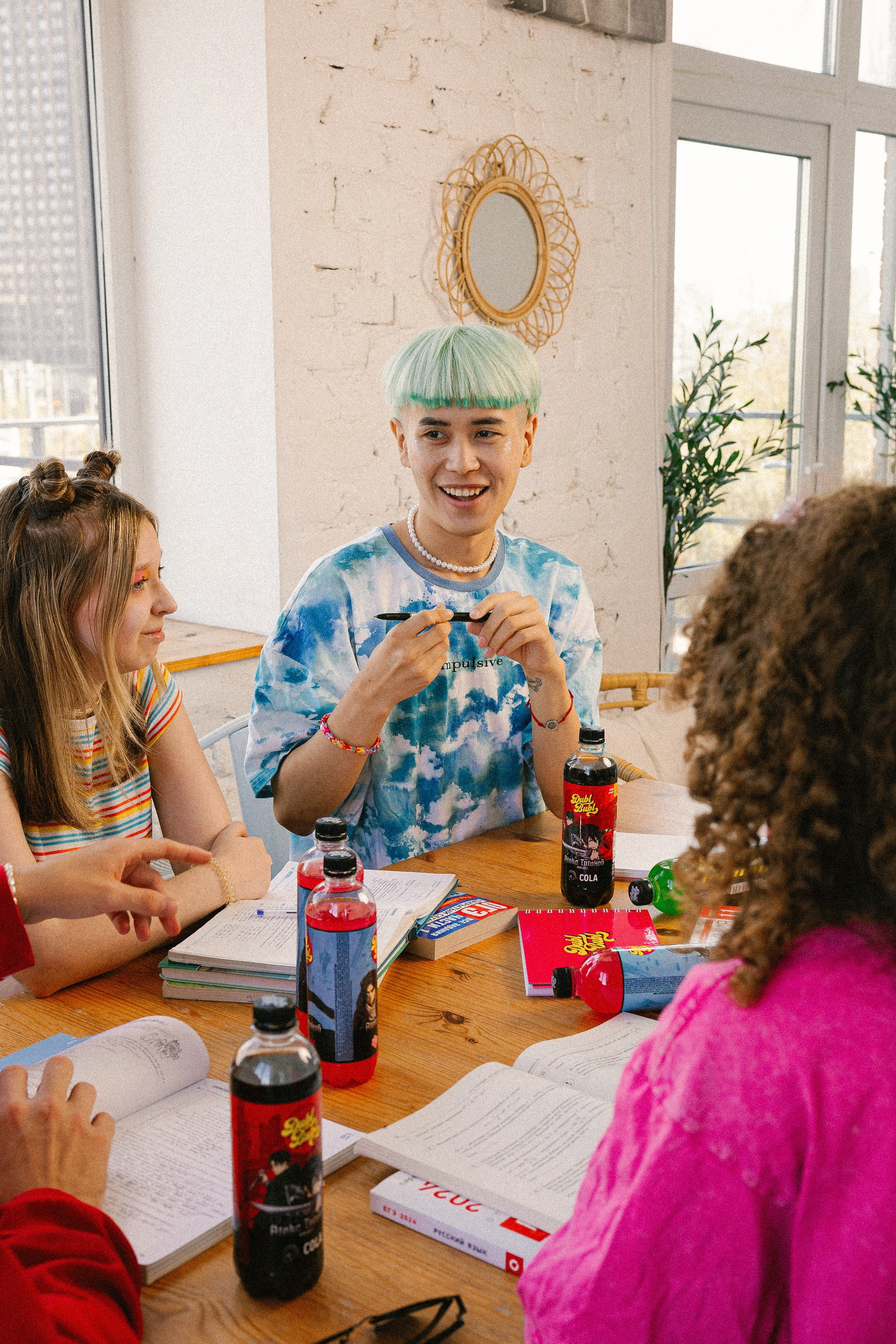 Продуктовая съемка Красногорск, фотосъёмка товара, съемка на маркетплейсы, контент для соцсетей, рекламная съемка напитков, фудфотограф Москва и СЗАО, Митино, Истра, Нахабино, сет дизайн, rich контент, съемка продукта с моделью молодежью, продуктовая съемка в стилистике учеба, экзамены, уроки