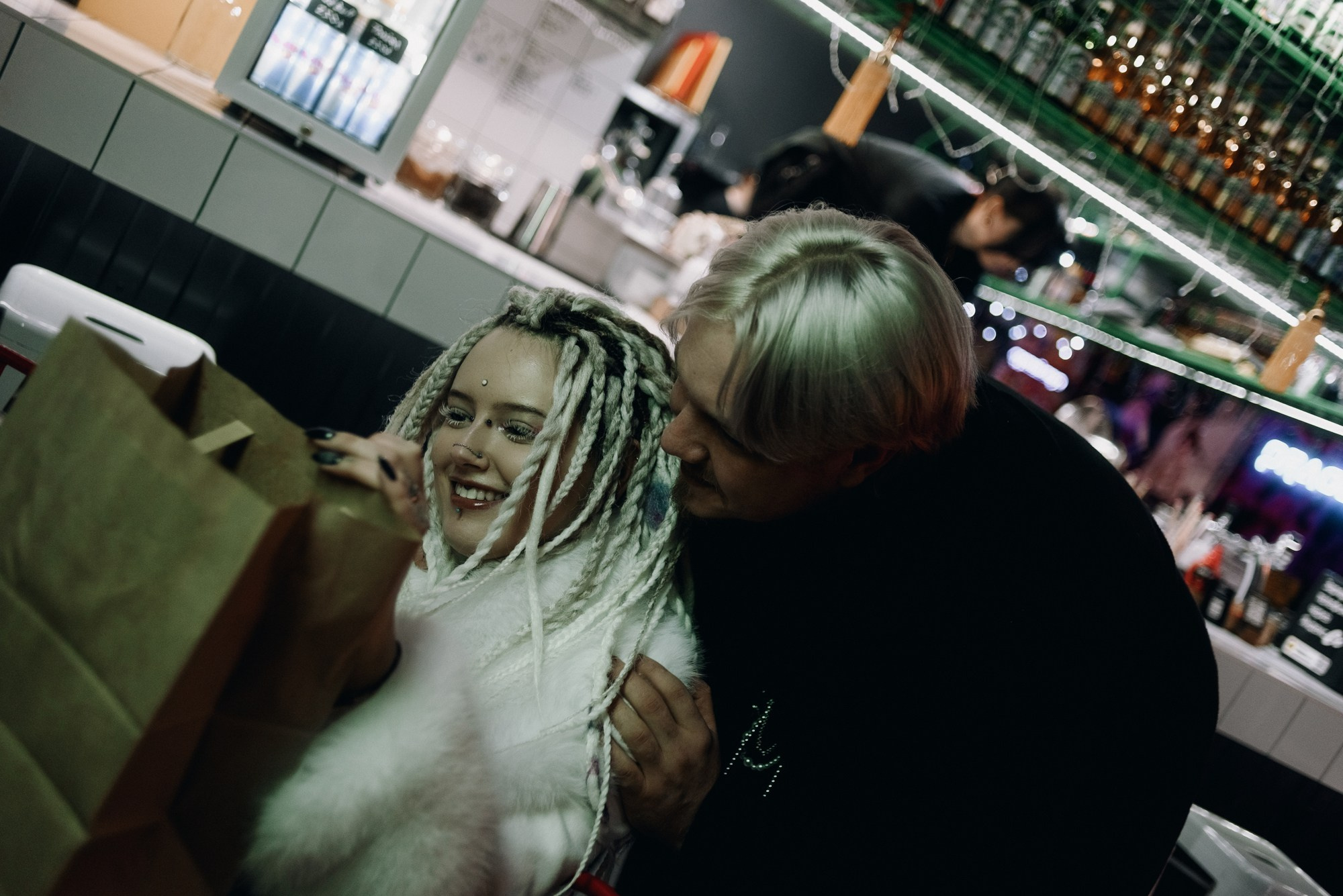 Свадьба для двоих в Тюмени — фотосессия в ЗАГСе, кафе и отеле. Портретный фотограф Тюмень Дарья Мустафина