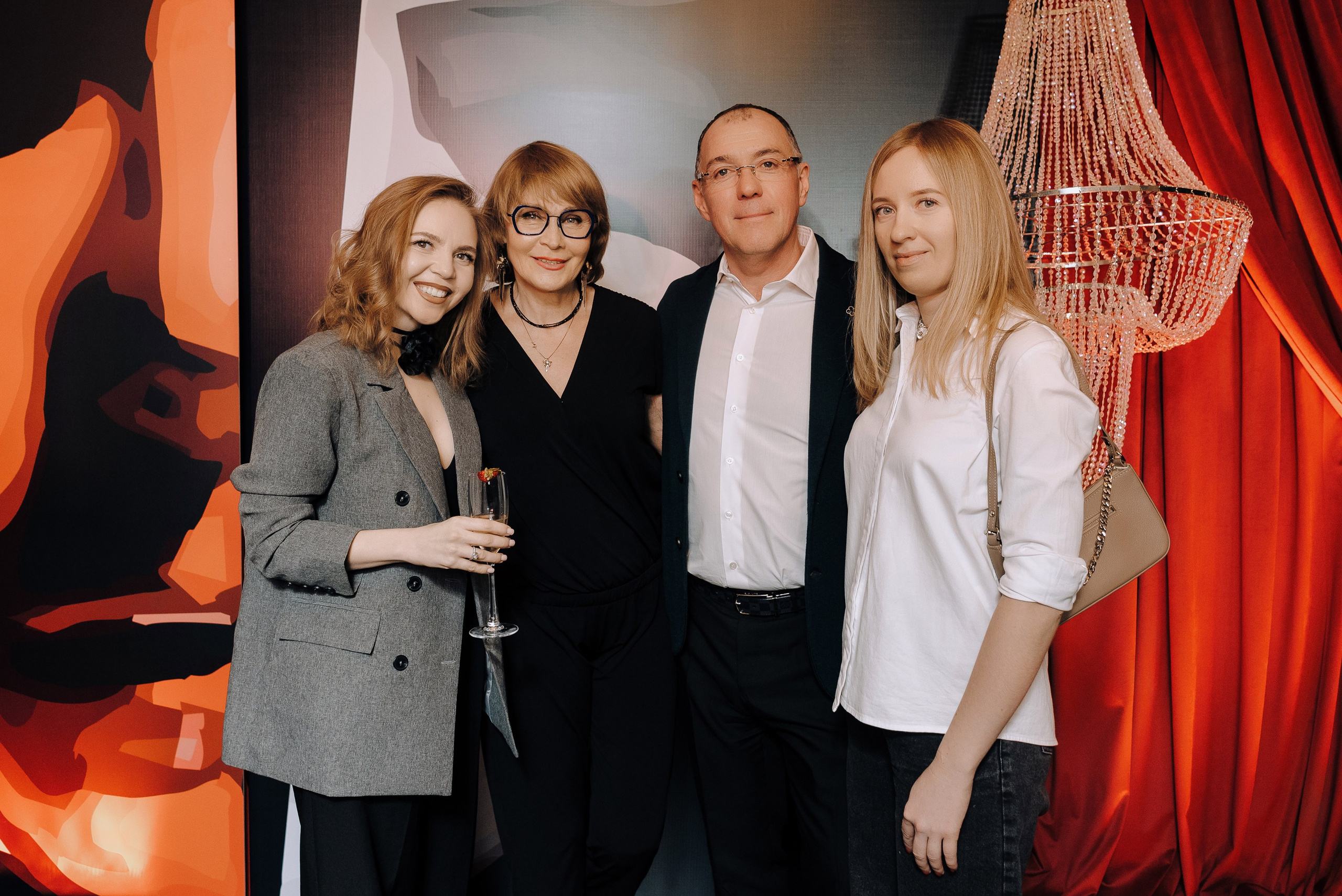 СПЕКТАКЛЬ «ВОЛШЕБНЫЕ ОЧКИ» ОПТИК-ЦЕНТР. Репортажный фотограф Зуев Роман г. Челябинск