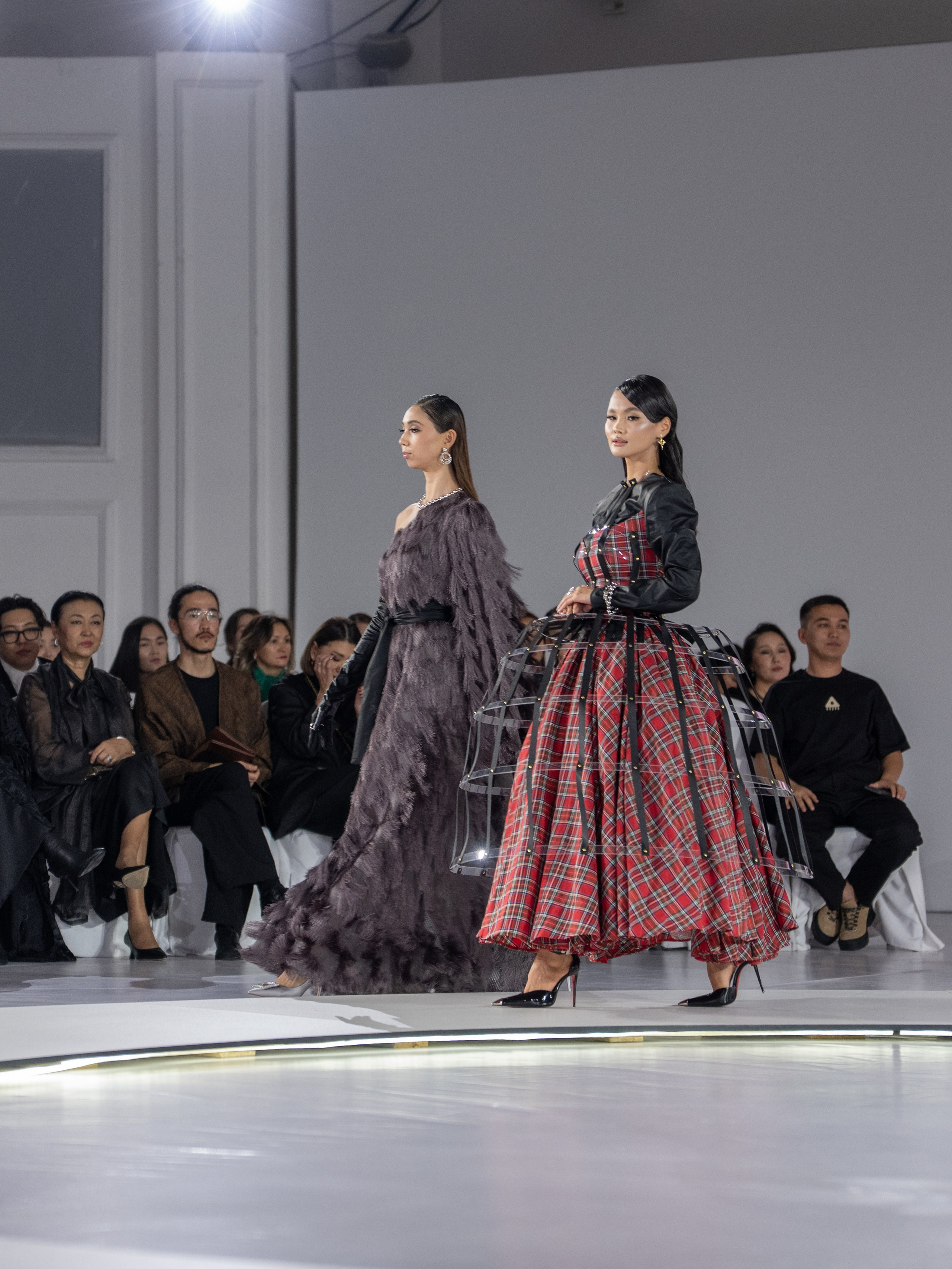 Дизайнер Arunaz. Сайт Алматинского НЮ АРТ, будуар и фэшн фотографа Дениса Карпенко