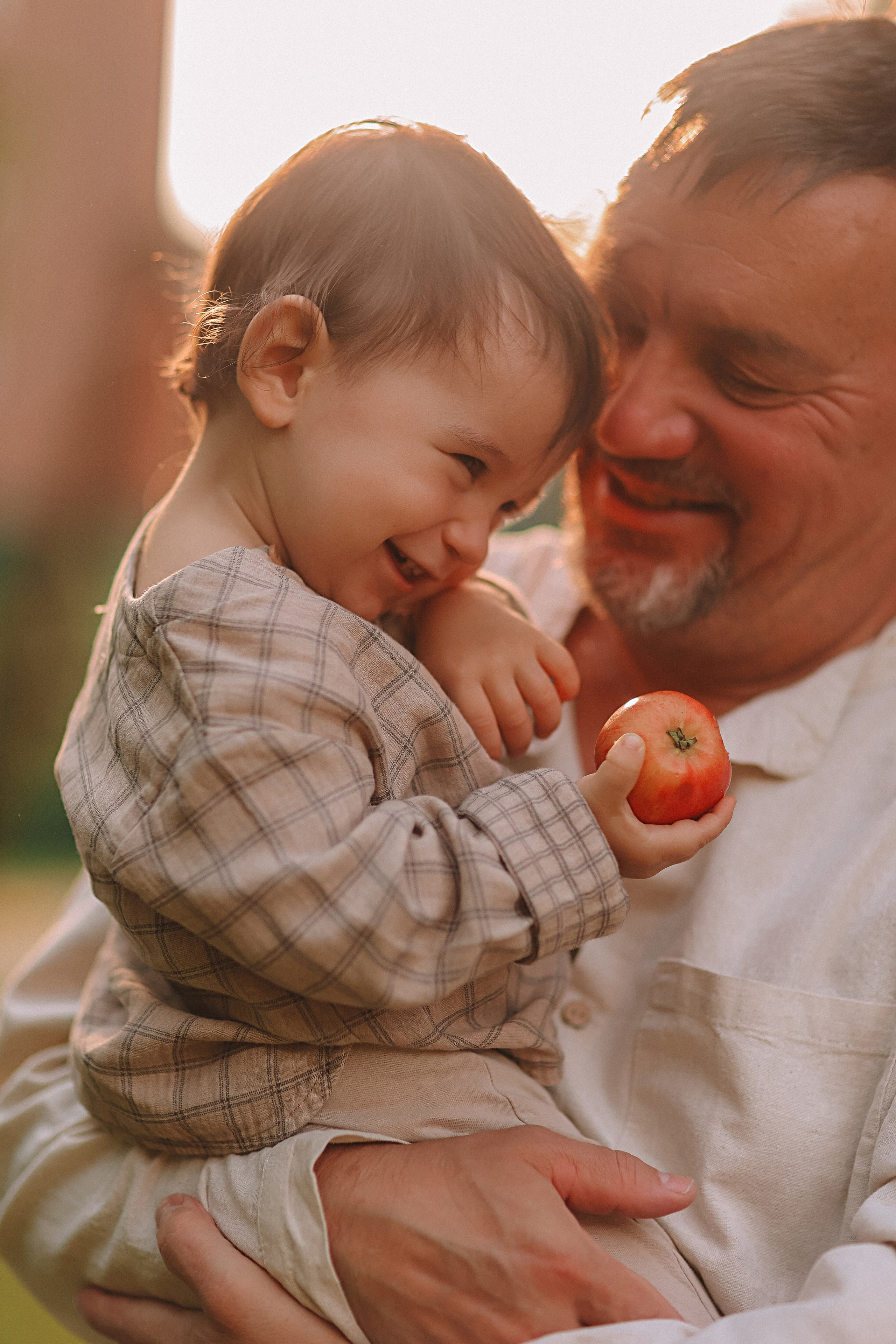 Стирка у дома. Семейный фотограф Тюмень, фотограф на роды Салмина Мария