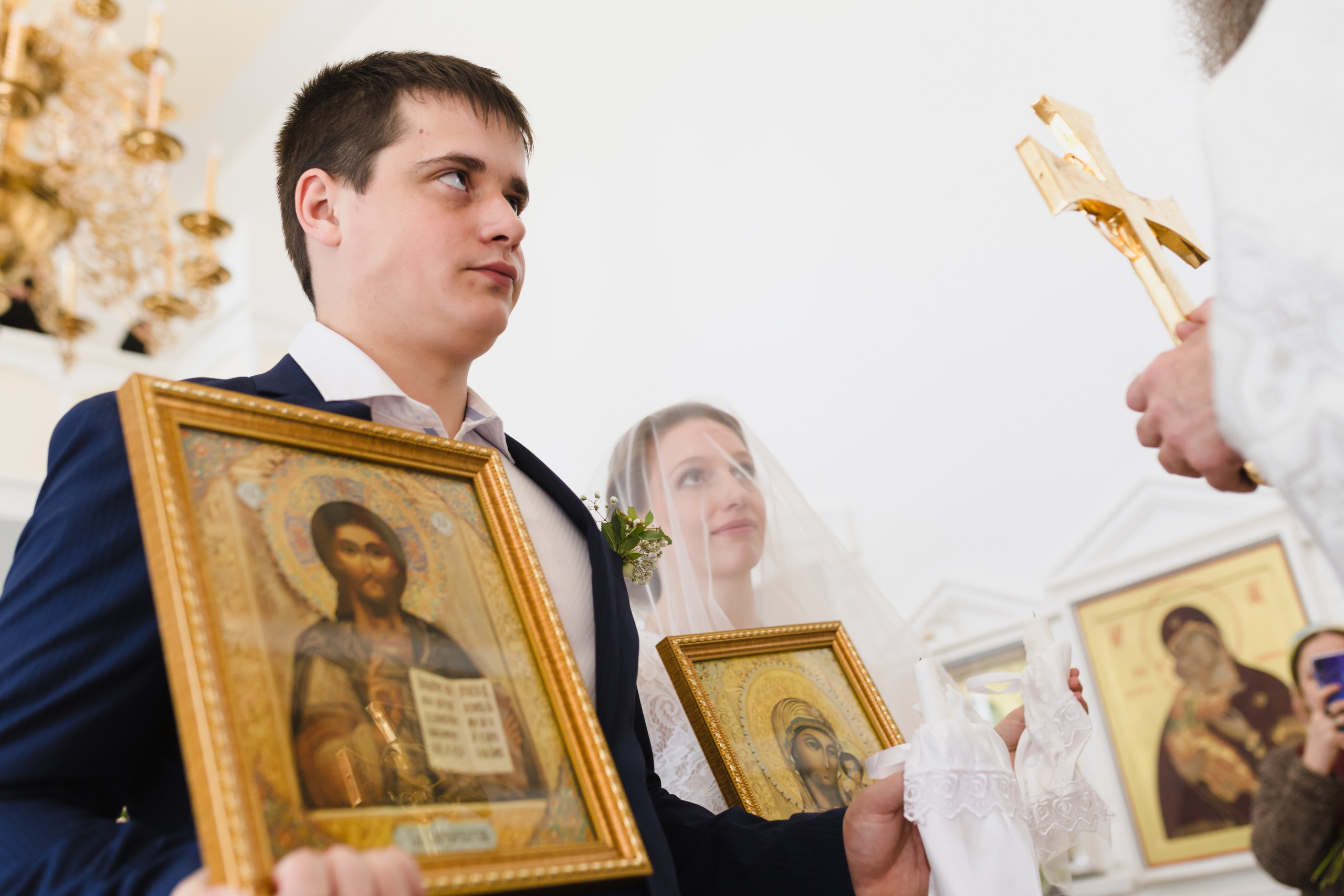 Благословение венчальной парой икон