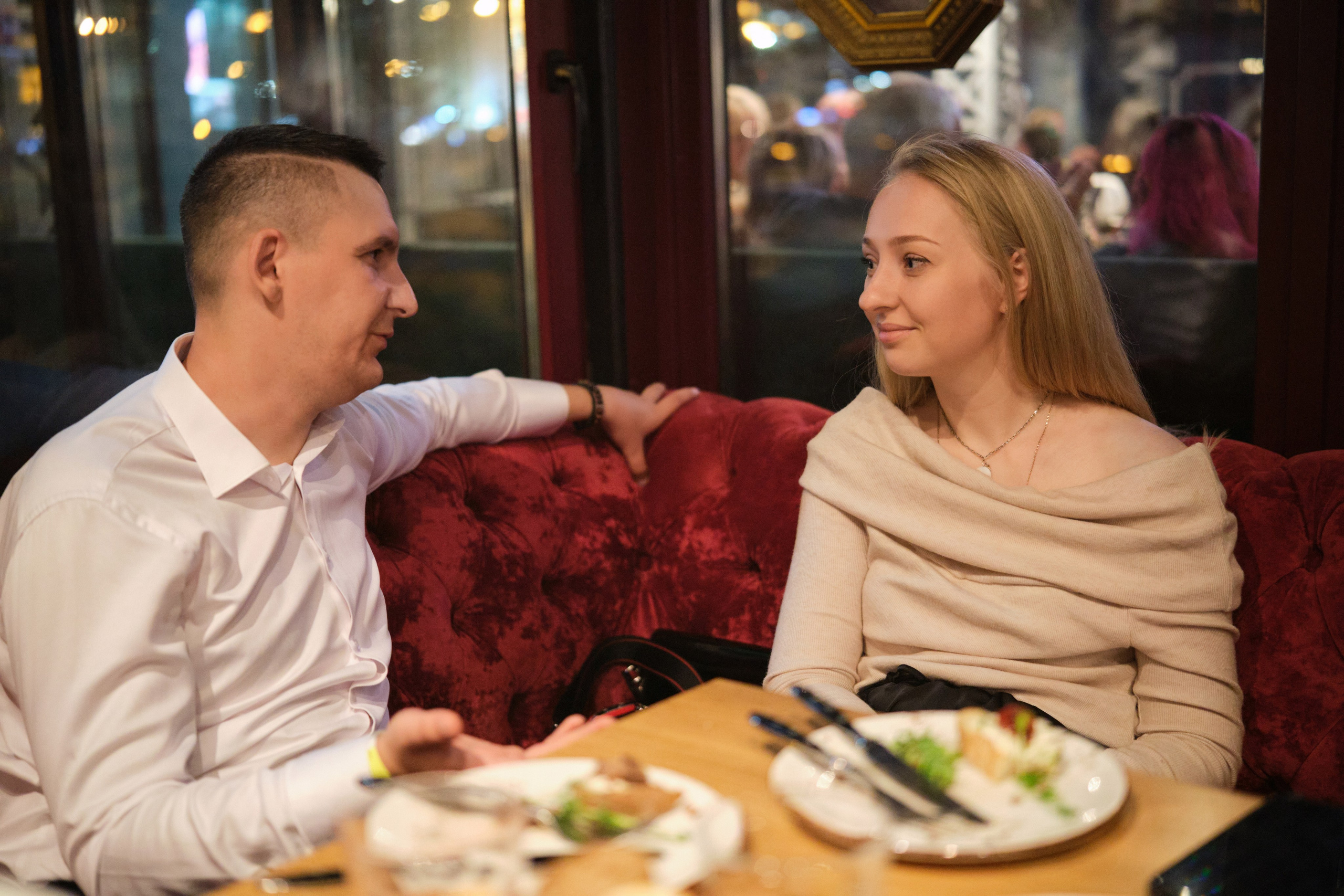 День рождения Наталии в гастропабе Особняк. Репортажный фотограф Дмитрий Литвинский. Минск, Беларусь, мир