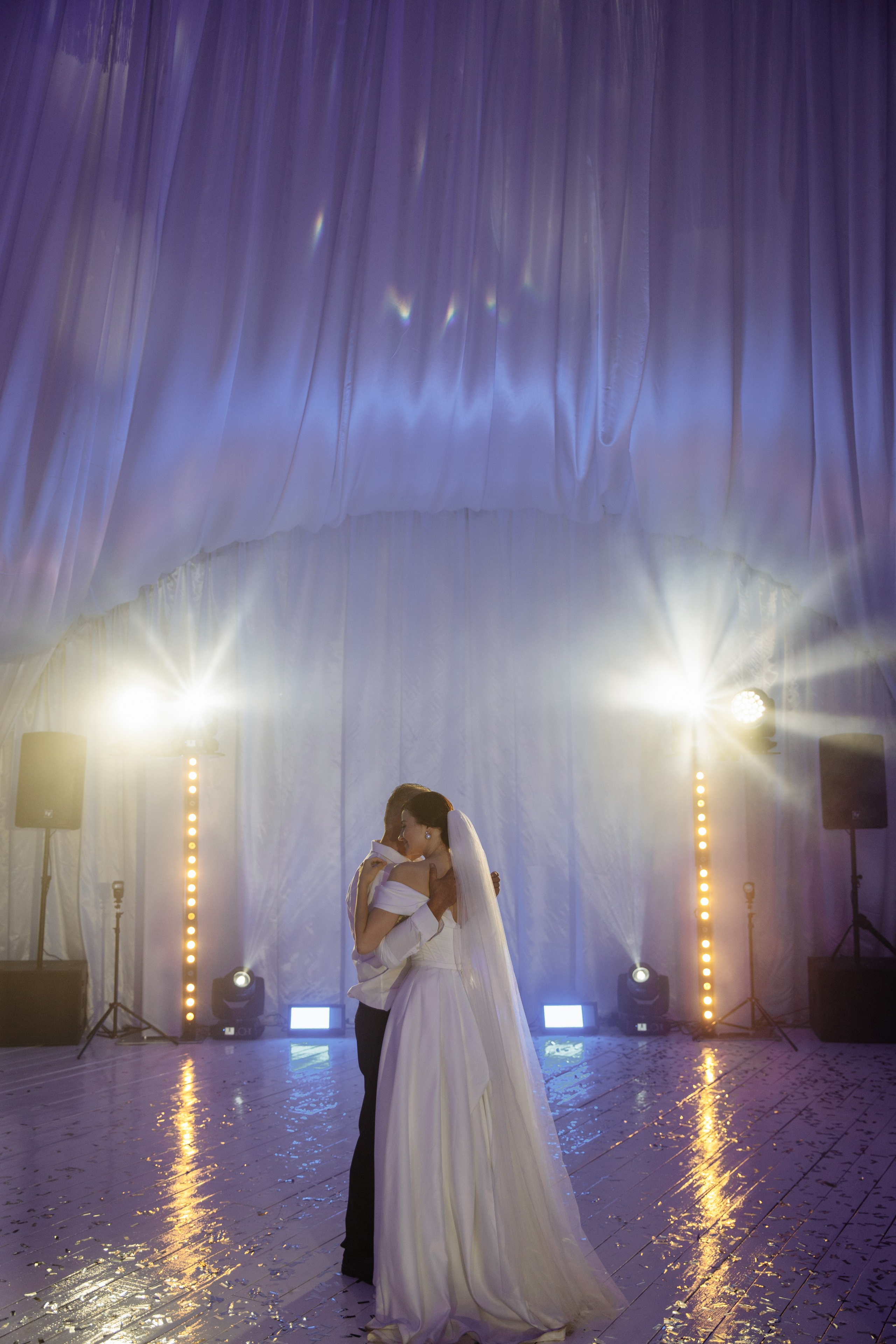 Банкет в шатре Кадницы. Свет на свадьбу Нижний Новгород Friends Rent