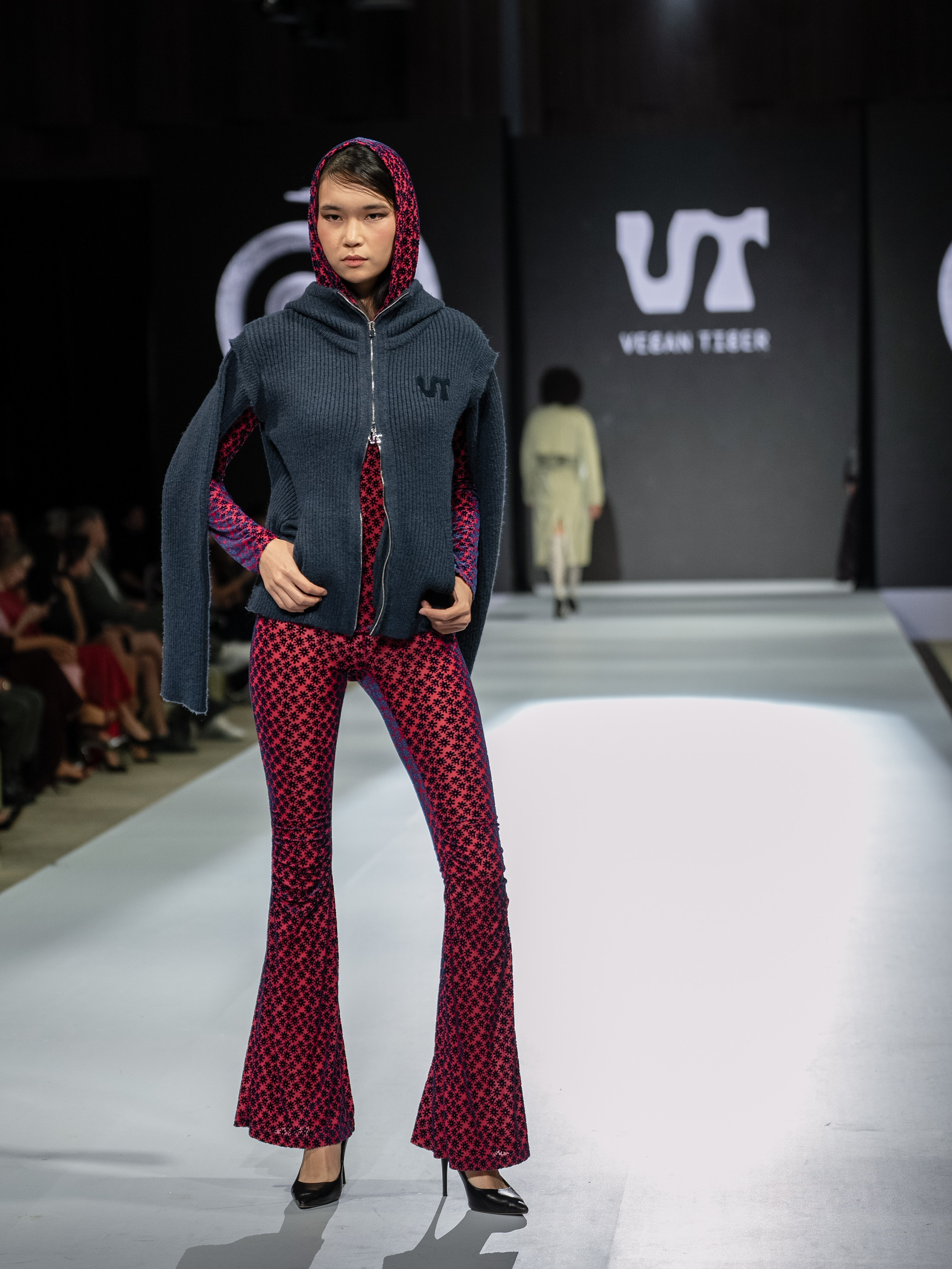 EURASIAN FASHION WEEK Vegan Tiger. Сайт Алматинского НЮ АРТ, будуар и фэшн фотографа Дениса Карпенко