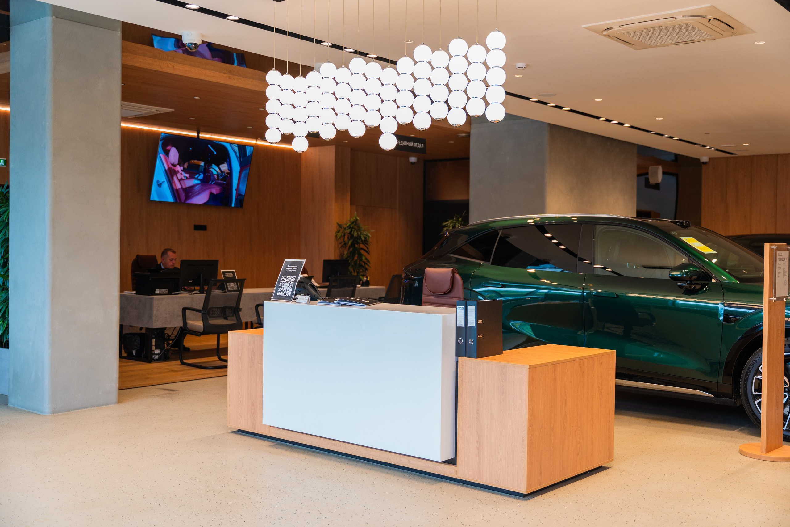 Интерьерная фотосъемка автосалона Elrus в Краснодаре. Zeekr, LiXiang Профессиональная фотосъемка интерьера премиум-автосалона в Краснодаре. Шедевры для Вас! Фотограф и Видеограф в Краснодаре Пахиев Руслан