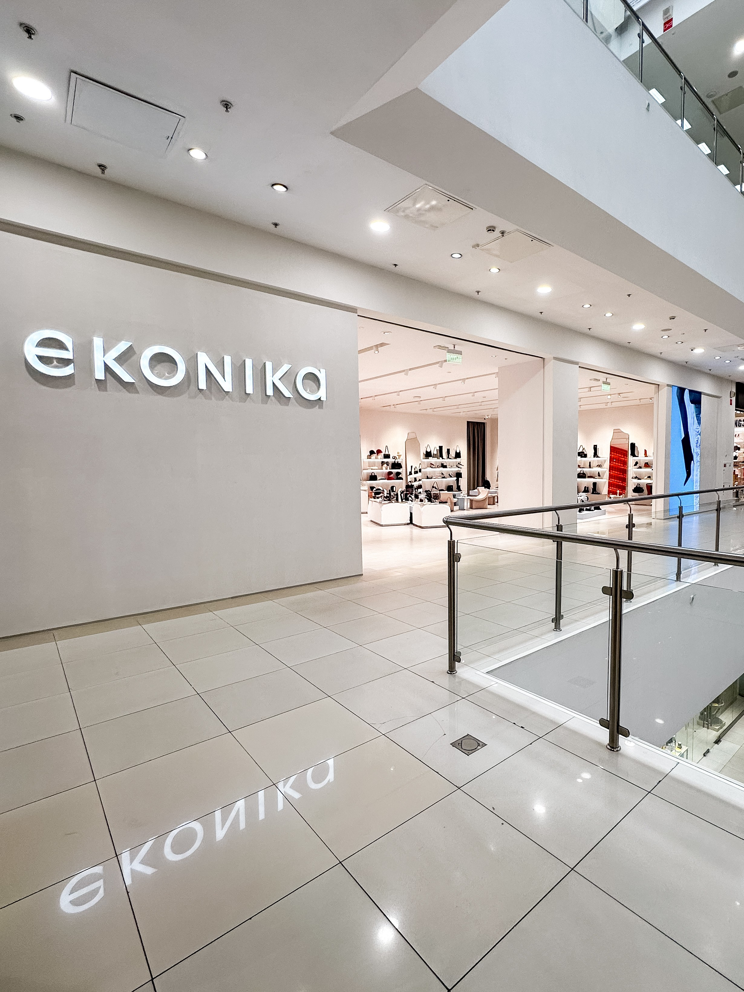 Интерьерная фотосъемка магазина Ekonika в Краснодаре — обувной бренд Профессиональная фотосъемка Ekonika — фирменный магазин в Краснодаре. Шедевры для Вас! Фотограф и Видеограф в Краснодаре Пахиев Руслан