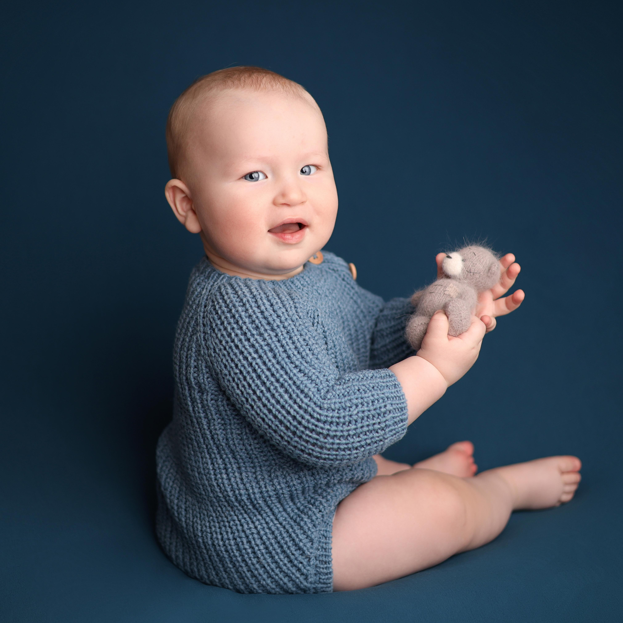 Костюмы для мальчиков 6 месяцев. Фотограф новорожденных Москва. Ньюборн фотограф Москва