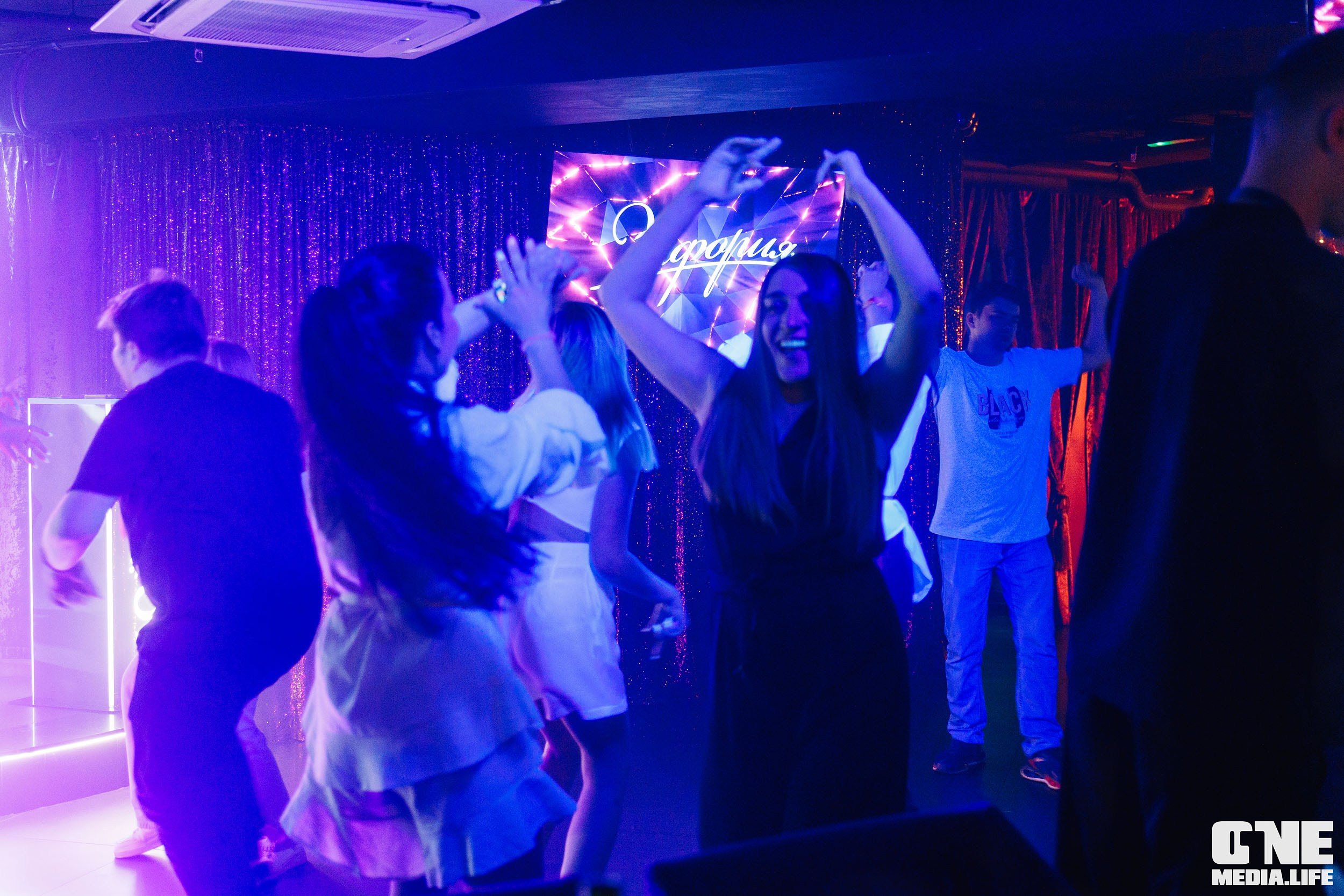 Фоторепортаж из караоке-клуба Эйфория. One Media Life: фоторепортажи, фотоотчеты с мероприятий и заведений