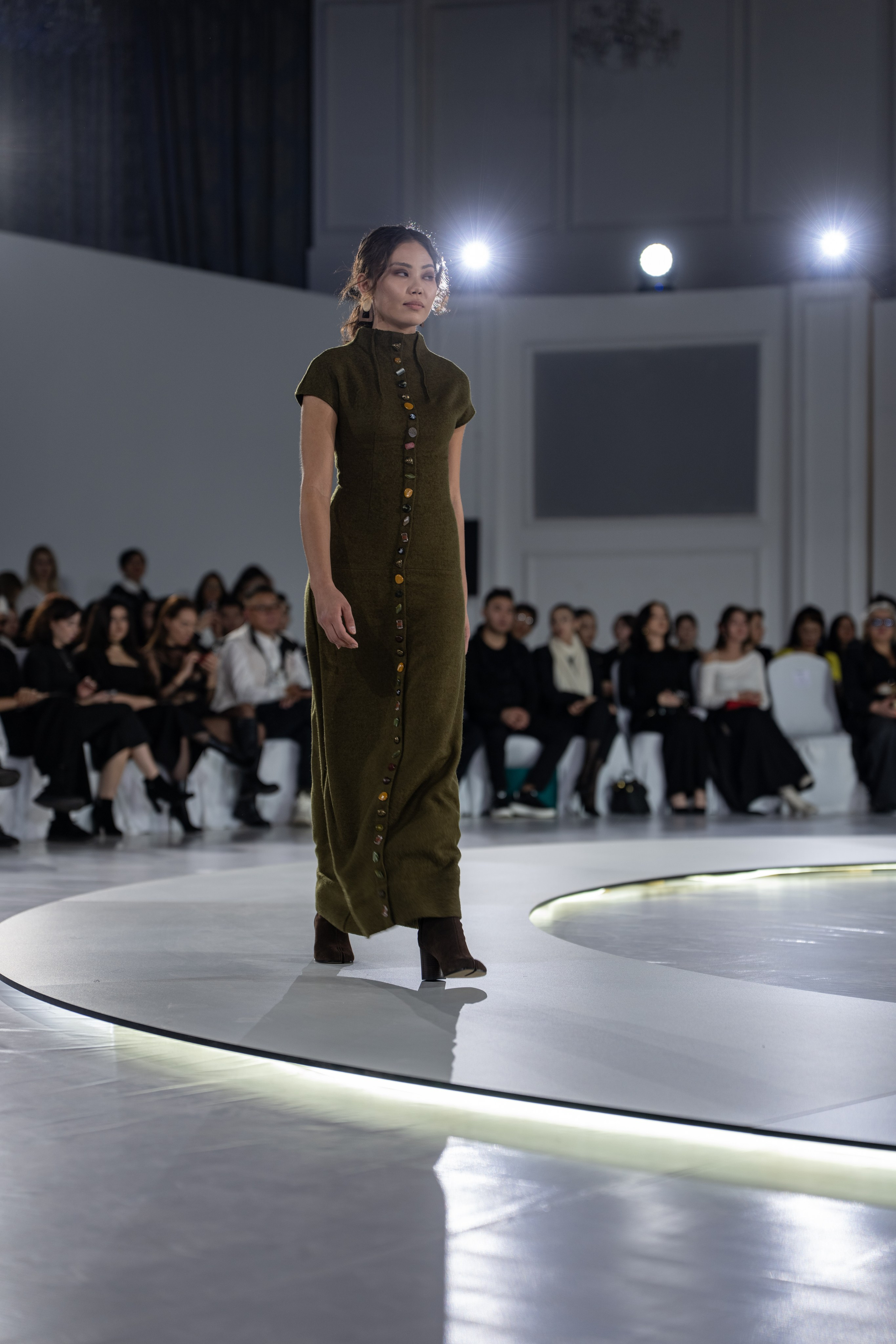 Design August. Сайт Алматинского НЮ АРТ, будуар и фэшн фотографа Дениса Карпенко