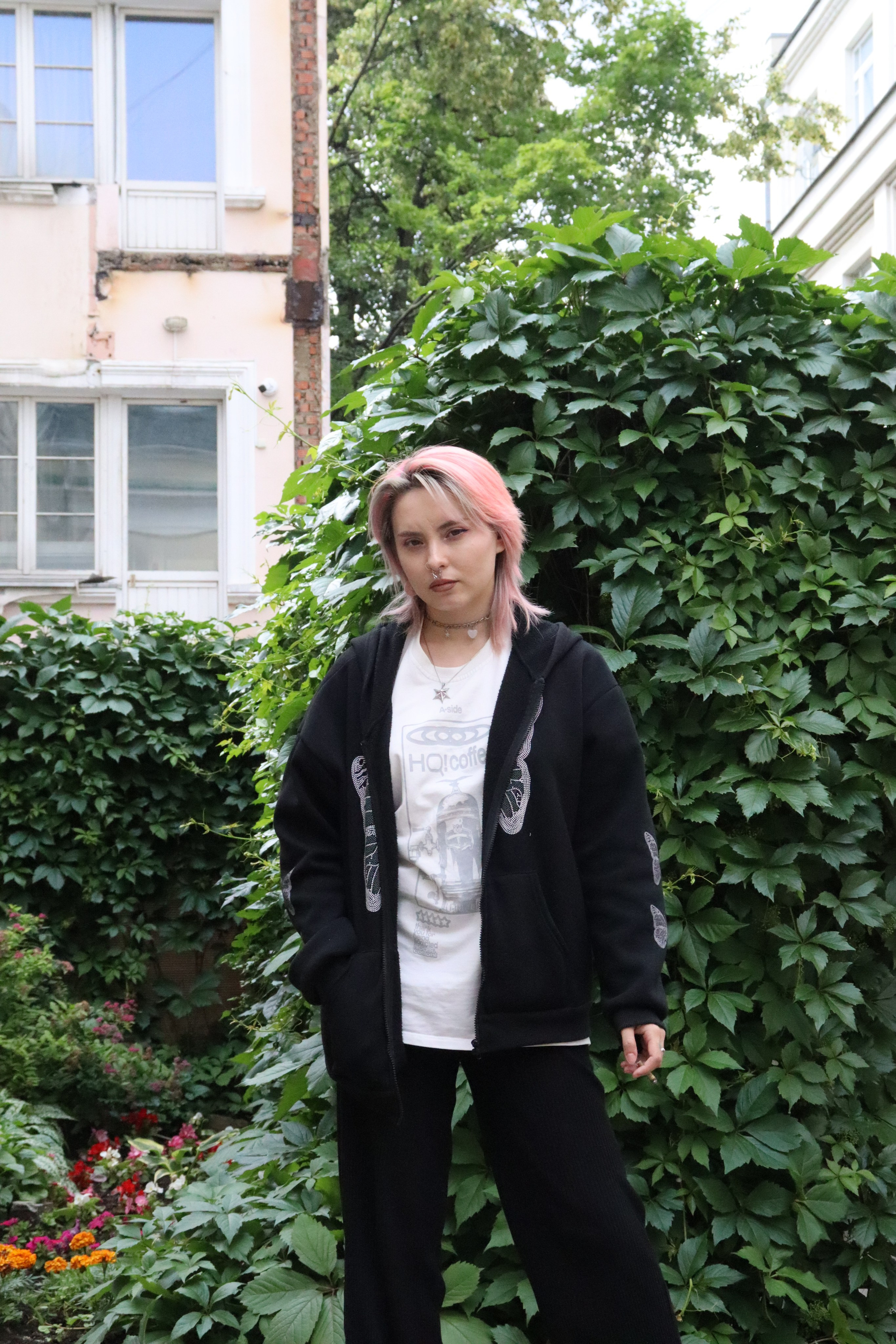 Piper Sweet smokes. Фотограф