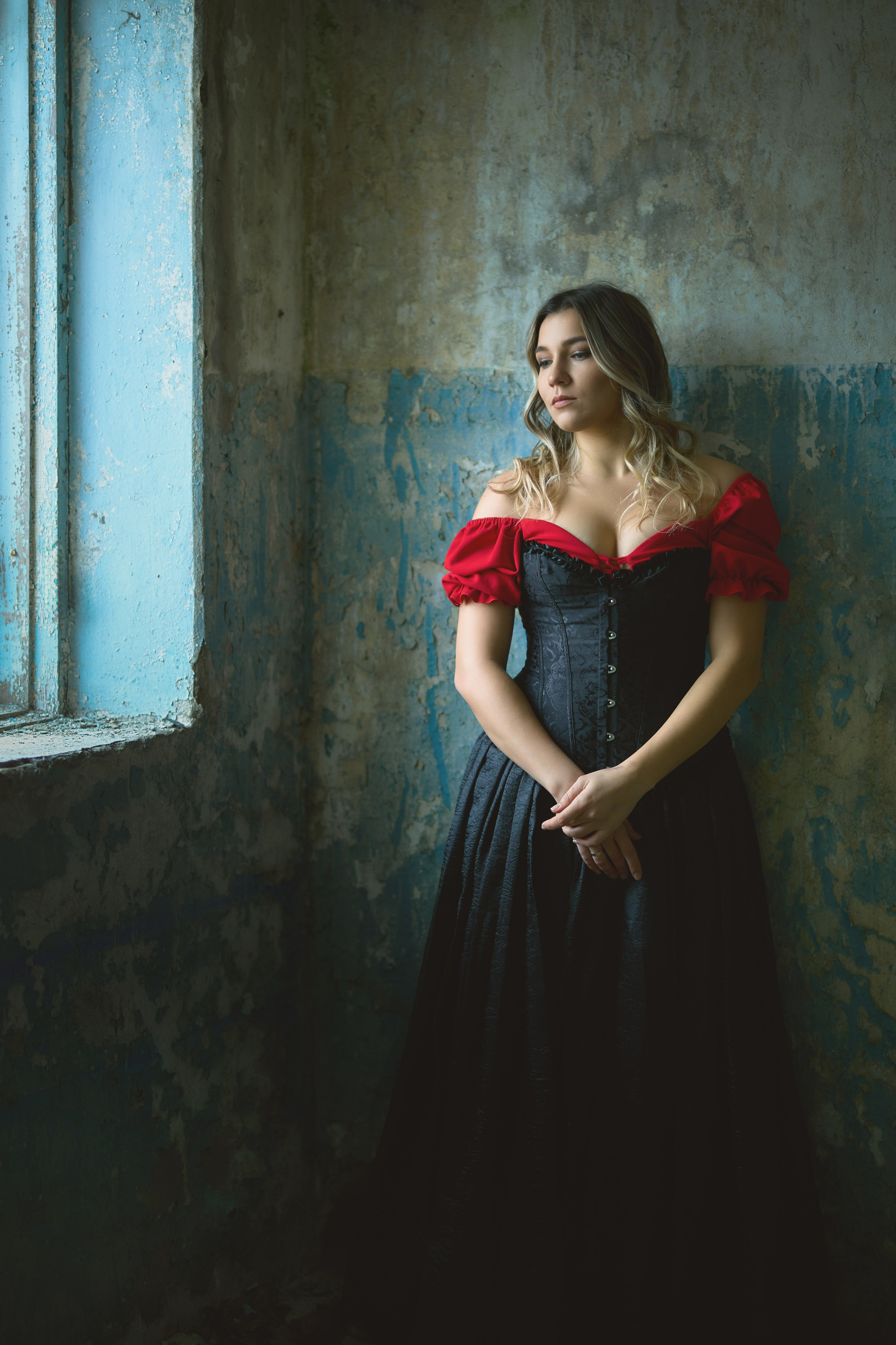 тематическая фотосессия чебоксары винтажном платье заброшка