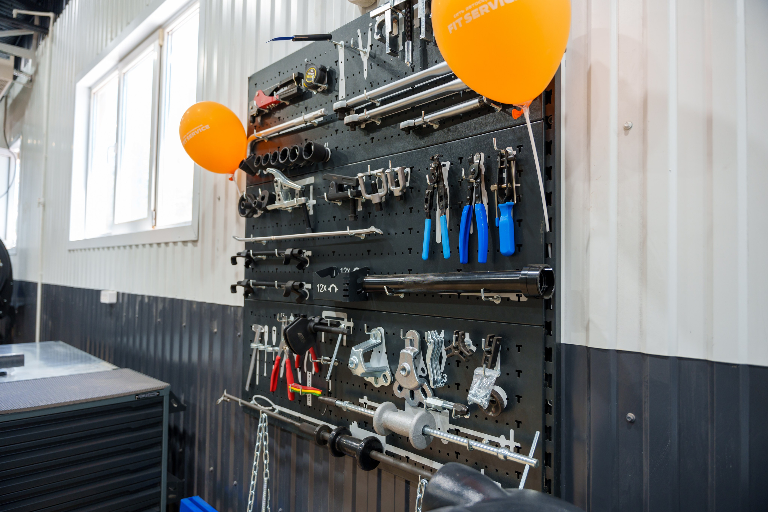 Интерьерная фотосъемка автосервиса Fit Service в Краснодаре — Профессиональная фотосъемка интерьера техцентра в Краснодаресеть СТО. Шедевры для Вас! Фотограф и Видеограф в Краснодаре Пахиев Руслан