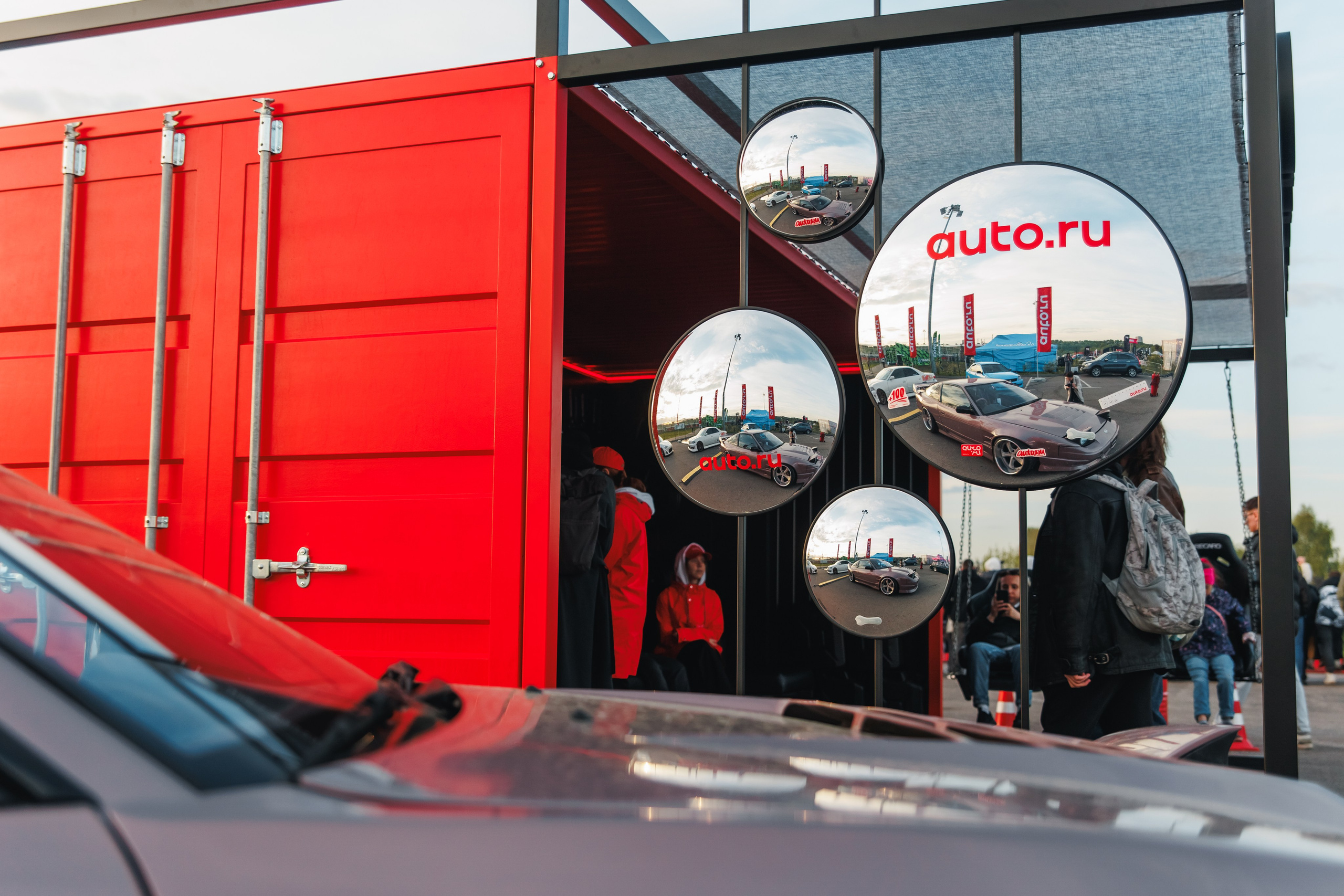 Выставка и дрифт машин. Репортажный фотограф. Москва. Алина Ланская