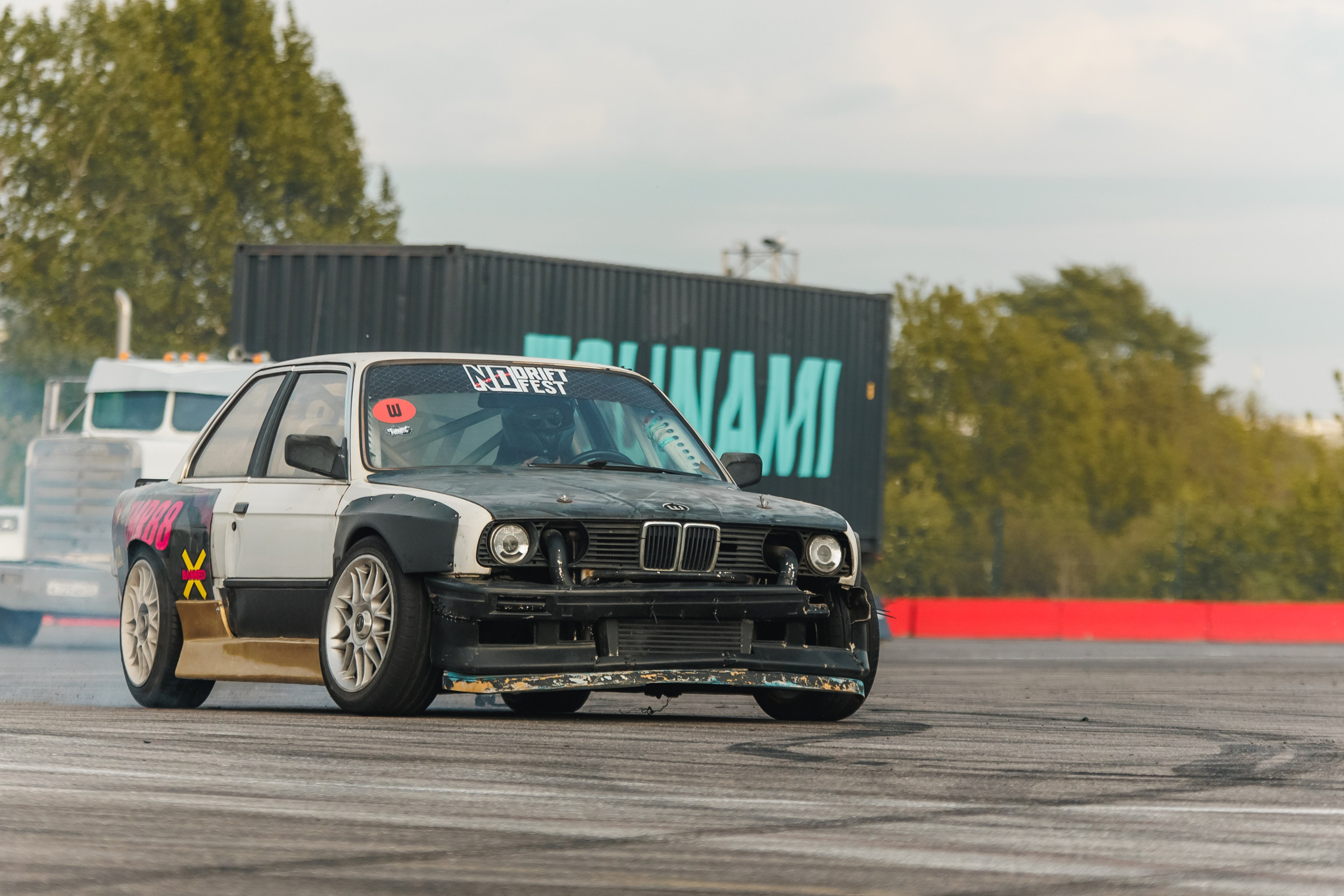 Выставка и дрифт машин. Репортажный фотограф. Москва. Алина Ланская