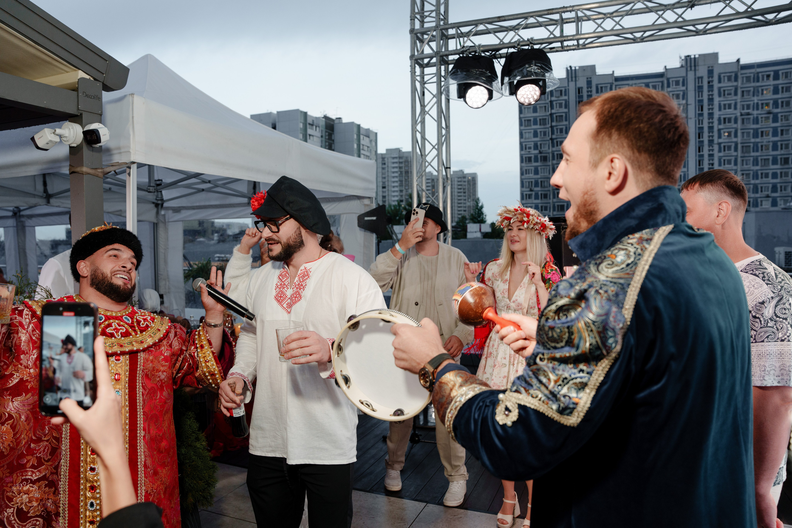 Репортажный фотограф на гендер пати в славянском стиле в Москве. Репортажный фотограф Москва Сергей Дружинин