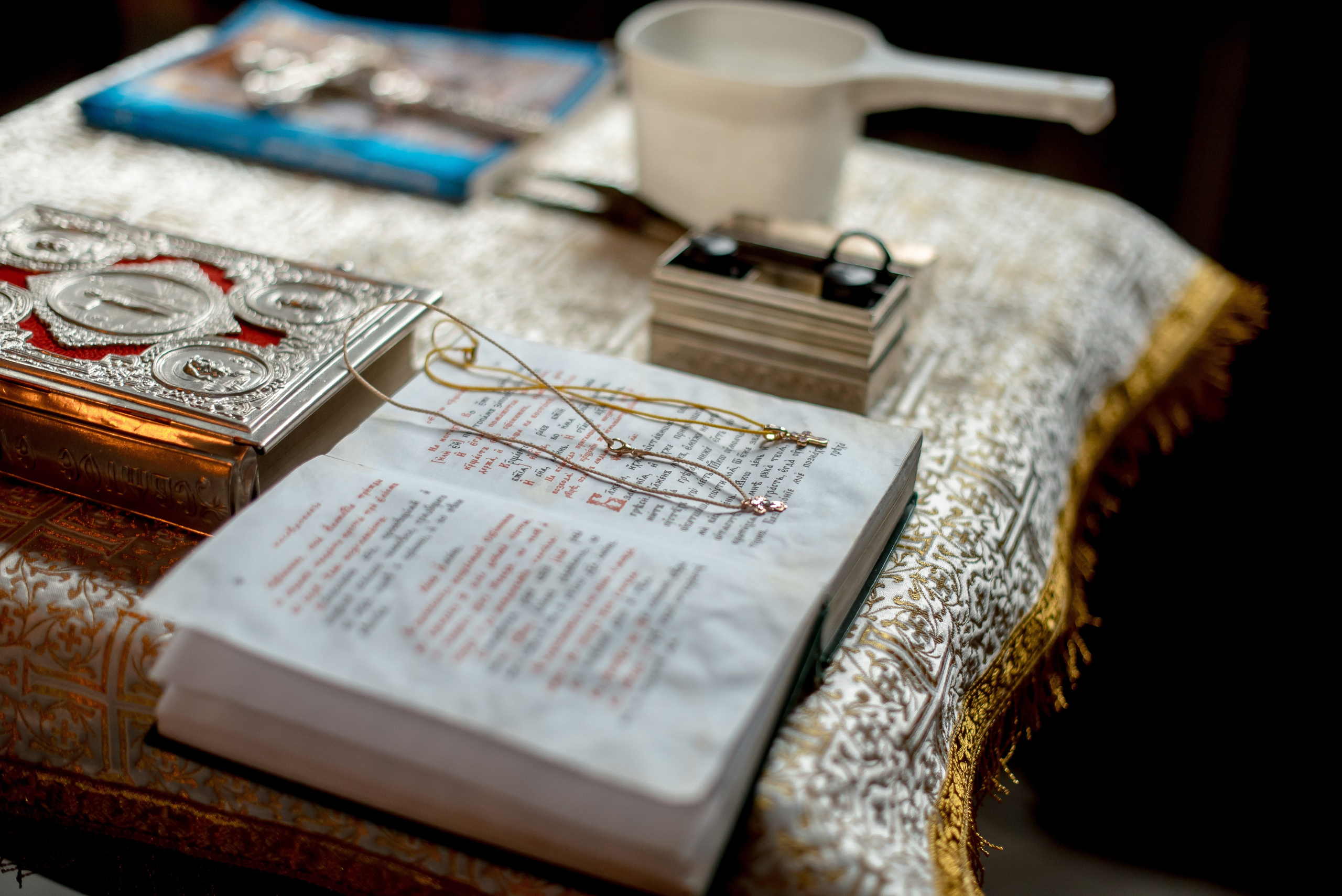 Крещение в мужском монастыре. Фотограф Мария Стрелкова