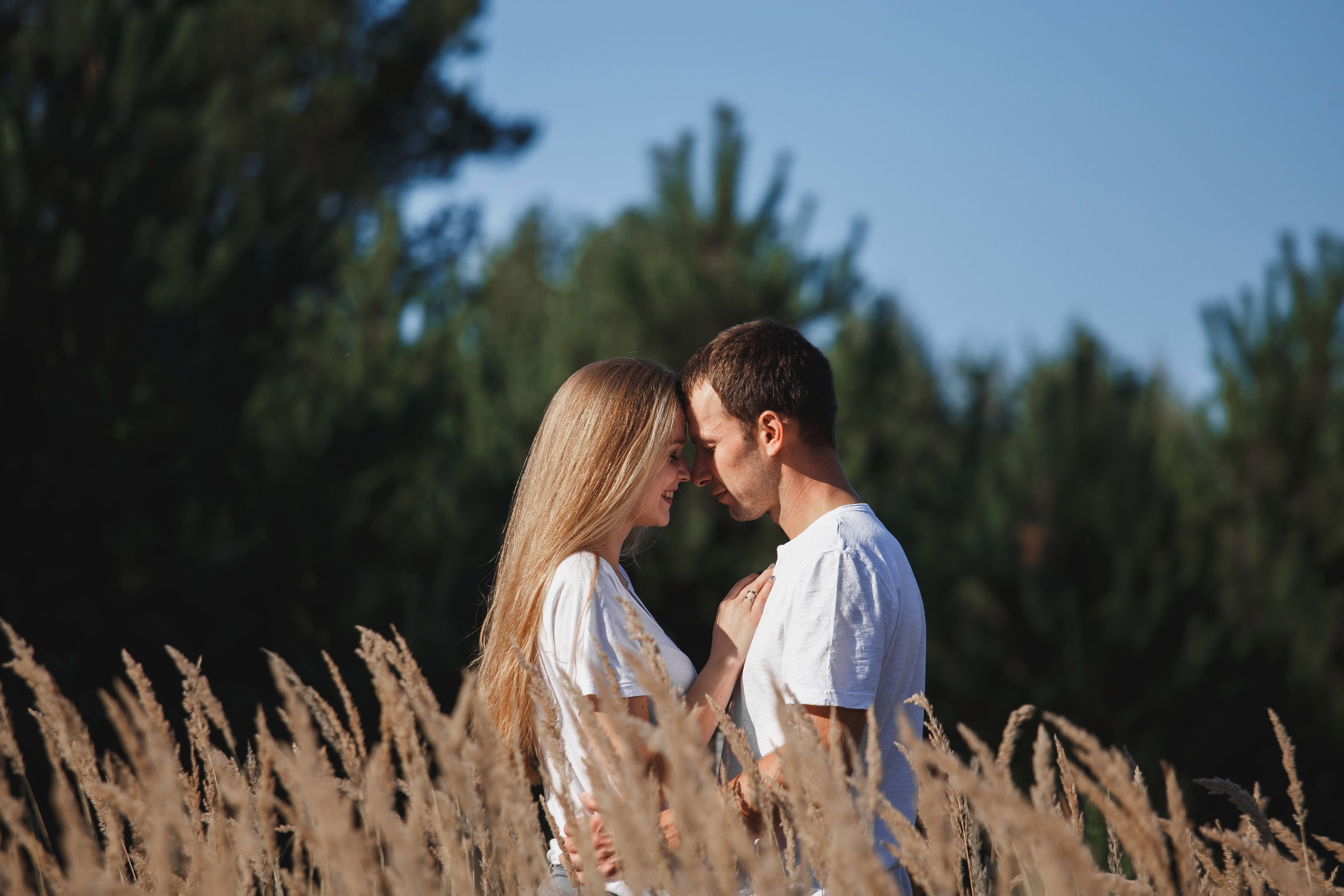 Фотосессия лав стори в лесу. Свадебный фотограф в Витебске Дмитрий Кувшинов