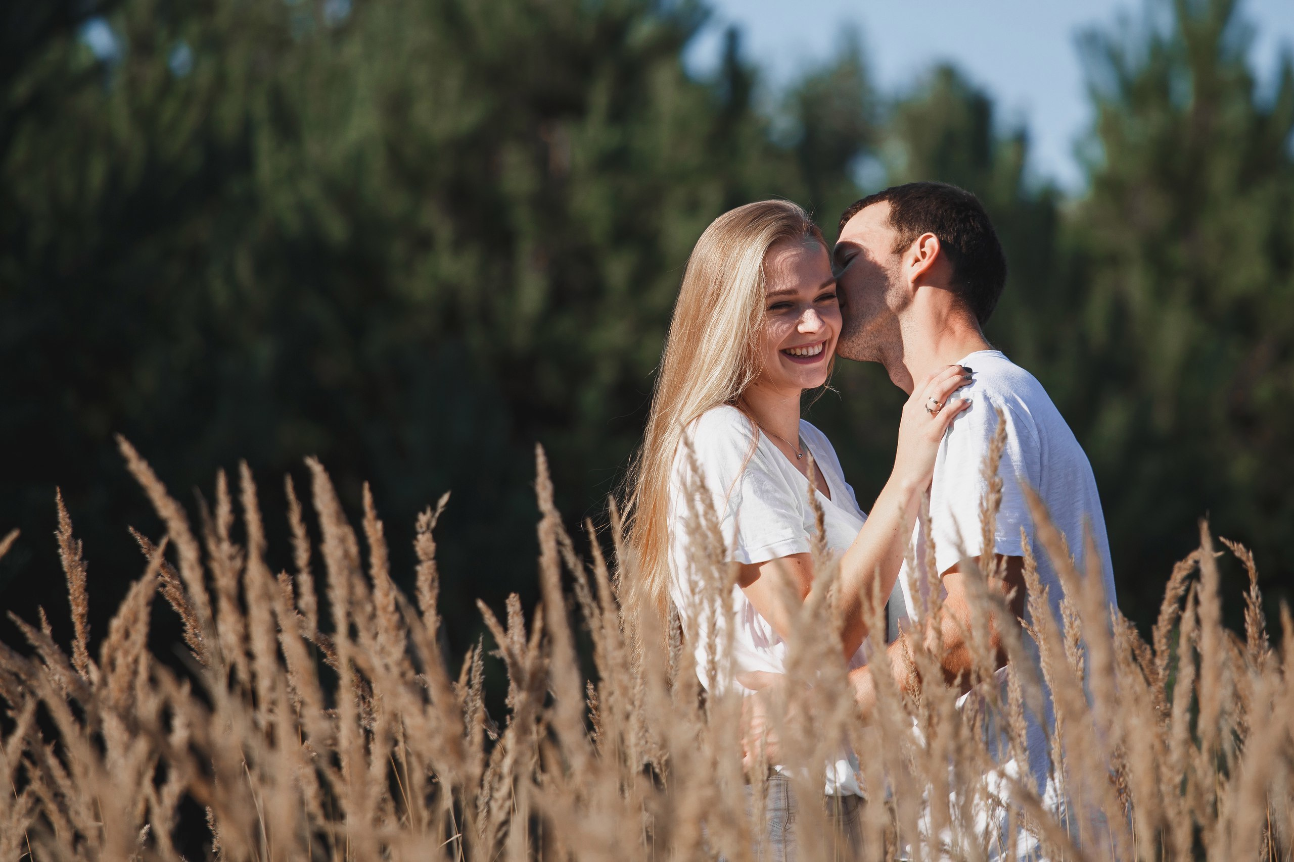 Фотосессия лав стори в лесу. Свадебный фотограф в Витебске Дмитрий Кувшинов