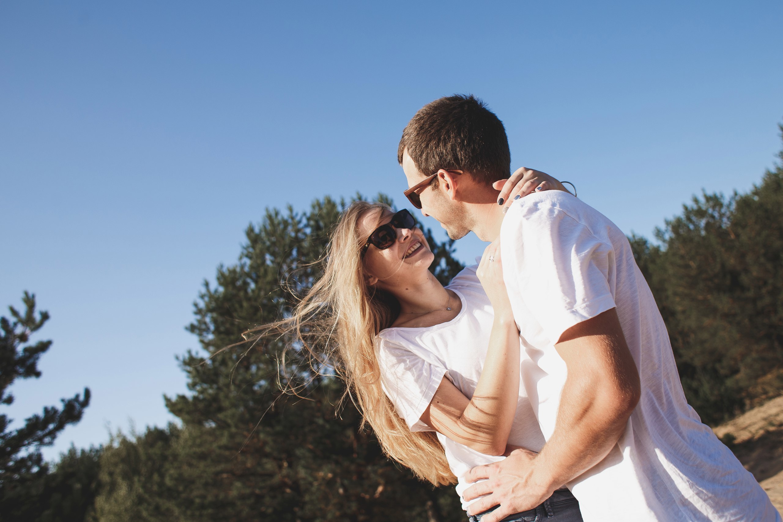 Фотосессия лав стори в лесу. Свадебный фотограф в Витебске Дмитрий Кувшинов