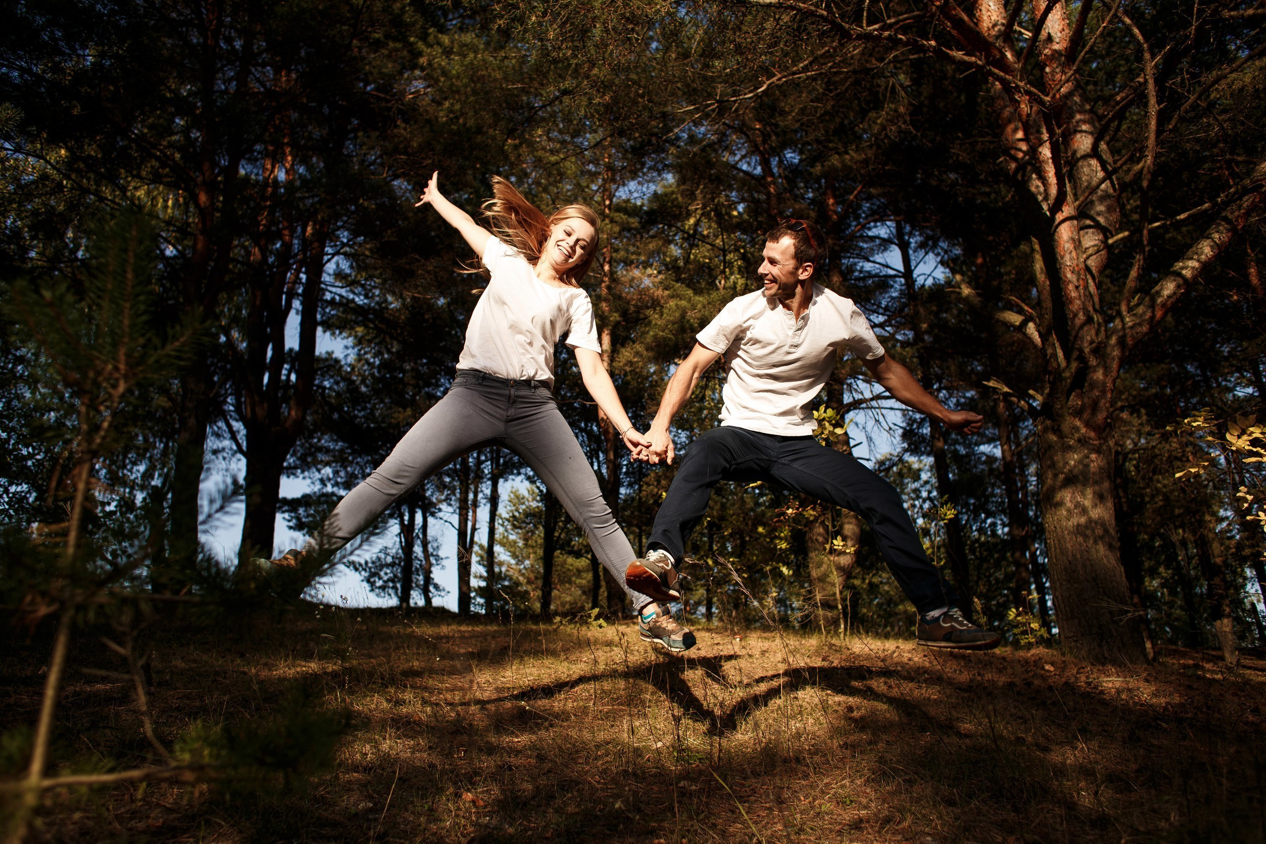 Фотосессия лав стори в лесу. Свадебный фотограф в Витебске Дмитрий Кувшинов