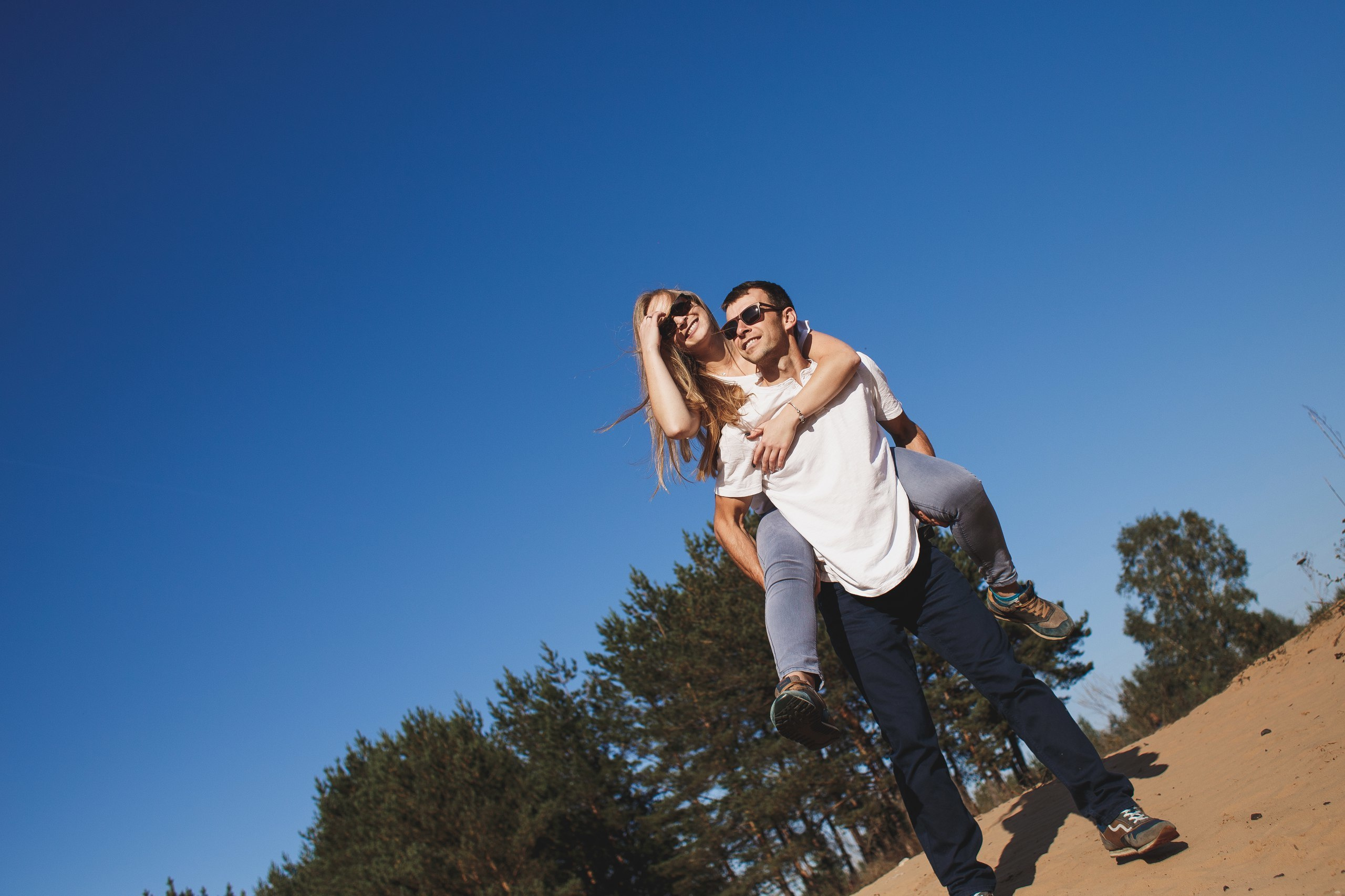 Фотосессия лав стори в лесу. Свадебный фотограф в Витебске Дмитрий Кувшинов