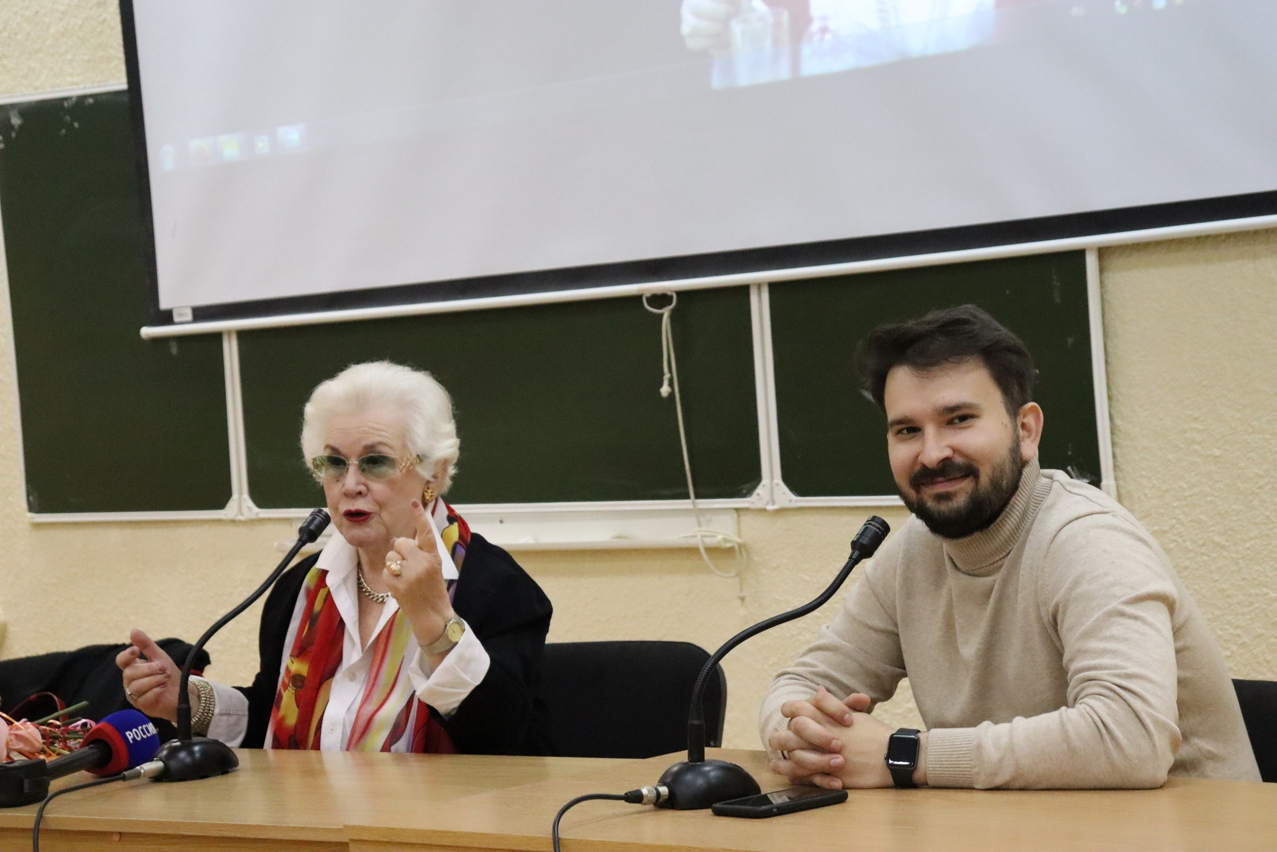 Ведущий спортивных, деловых мероприятий