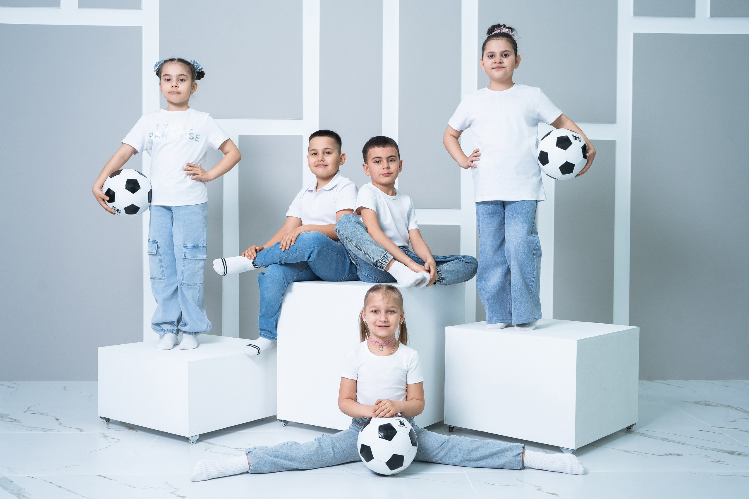 Выпускная фотосессия в фотостудии. Выпускные альбомы Нижнекамск Набережные Челны Фотостудия Небо