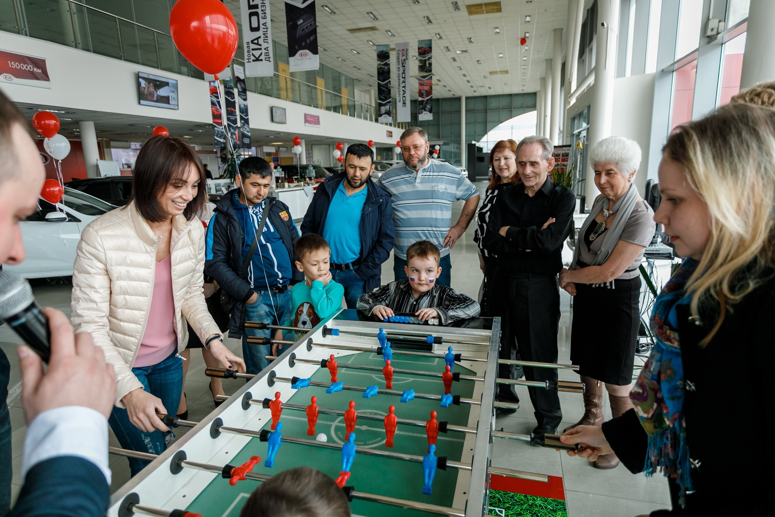 Розыгрыш билетов на ЧМ по футболу FIFA @ Киа Центр. Репортажный фотограф Максим Полянский. Москва, Санкт-Петербург, Красноярск