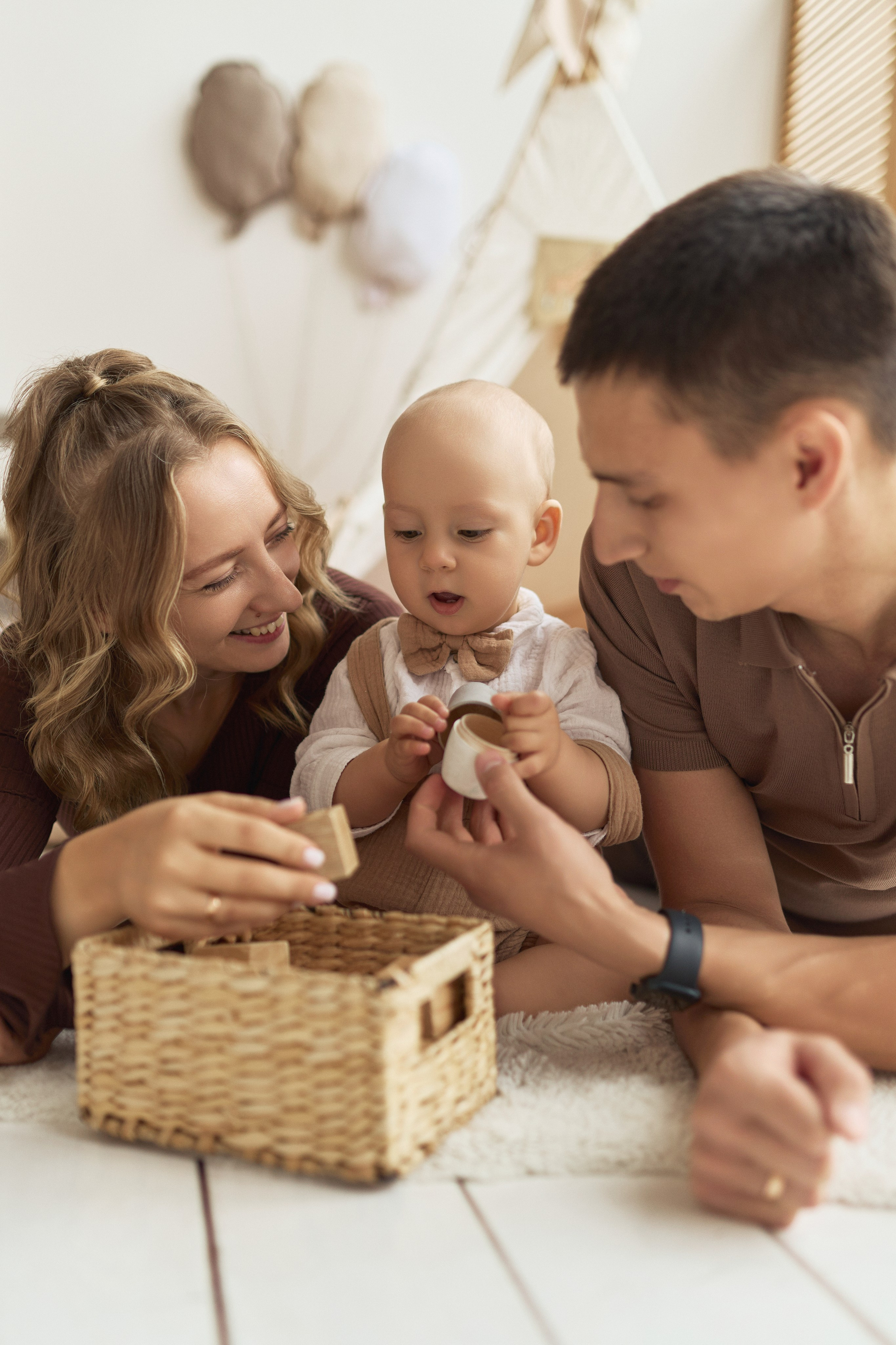 Семейная фотосессия в фотостудии. Алина Каравайцева. Фотограф в городе Барнаул