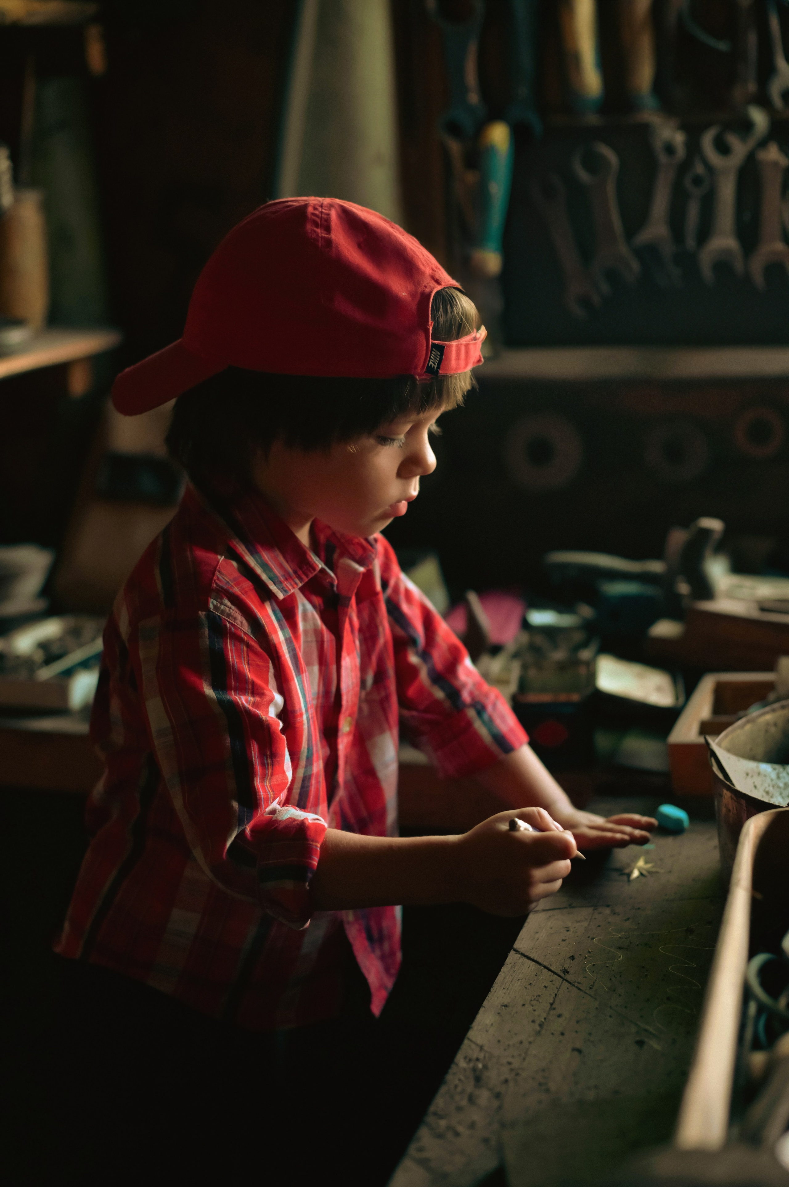 В дедушкиной мастерской. Фотограф Альбина Вакунова