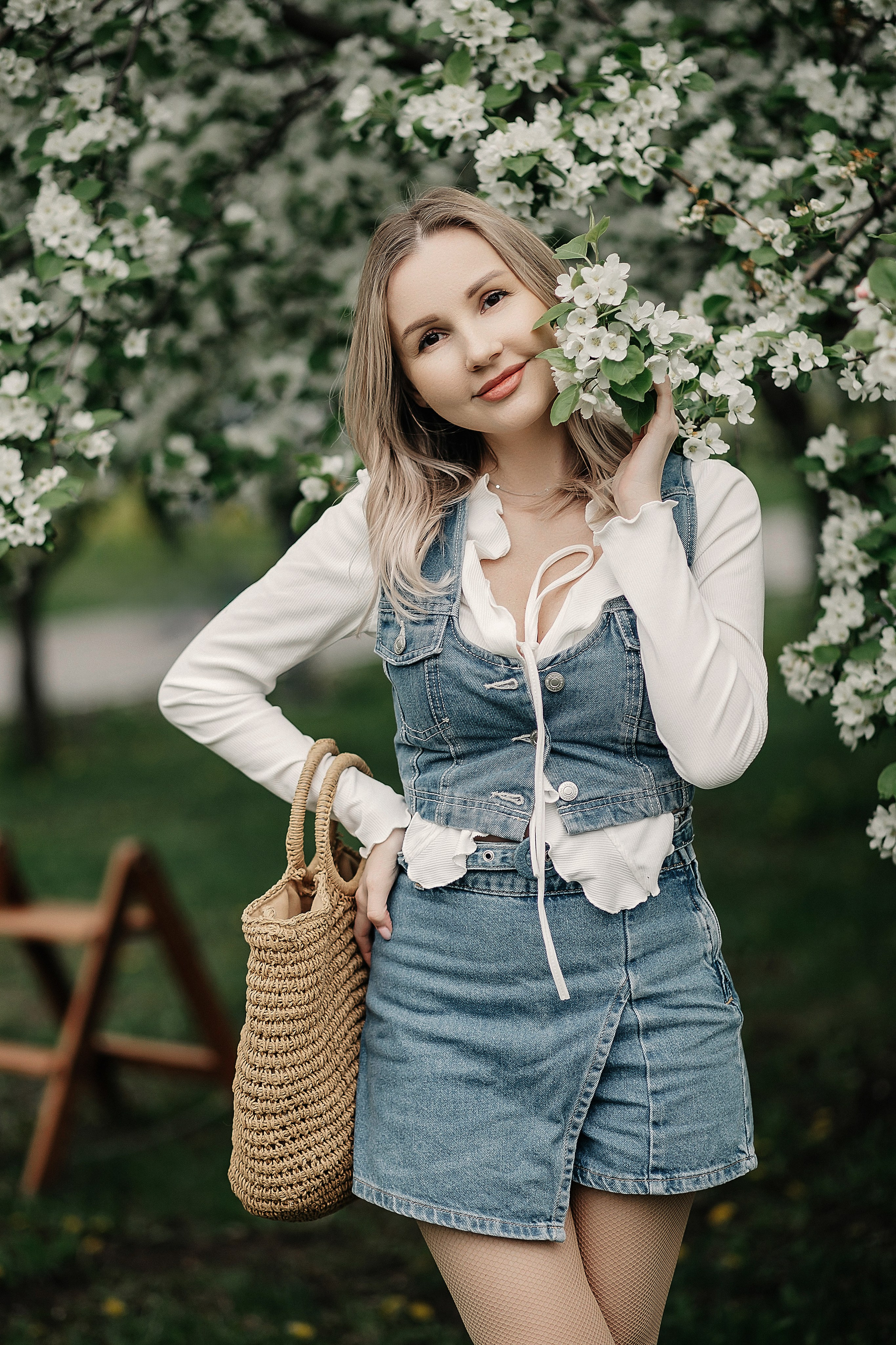 Фотосессия в цветущей яблони. Иванова Ирина Свадебный и семейный фотограф г. Уфа