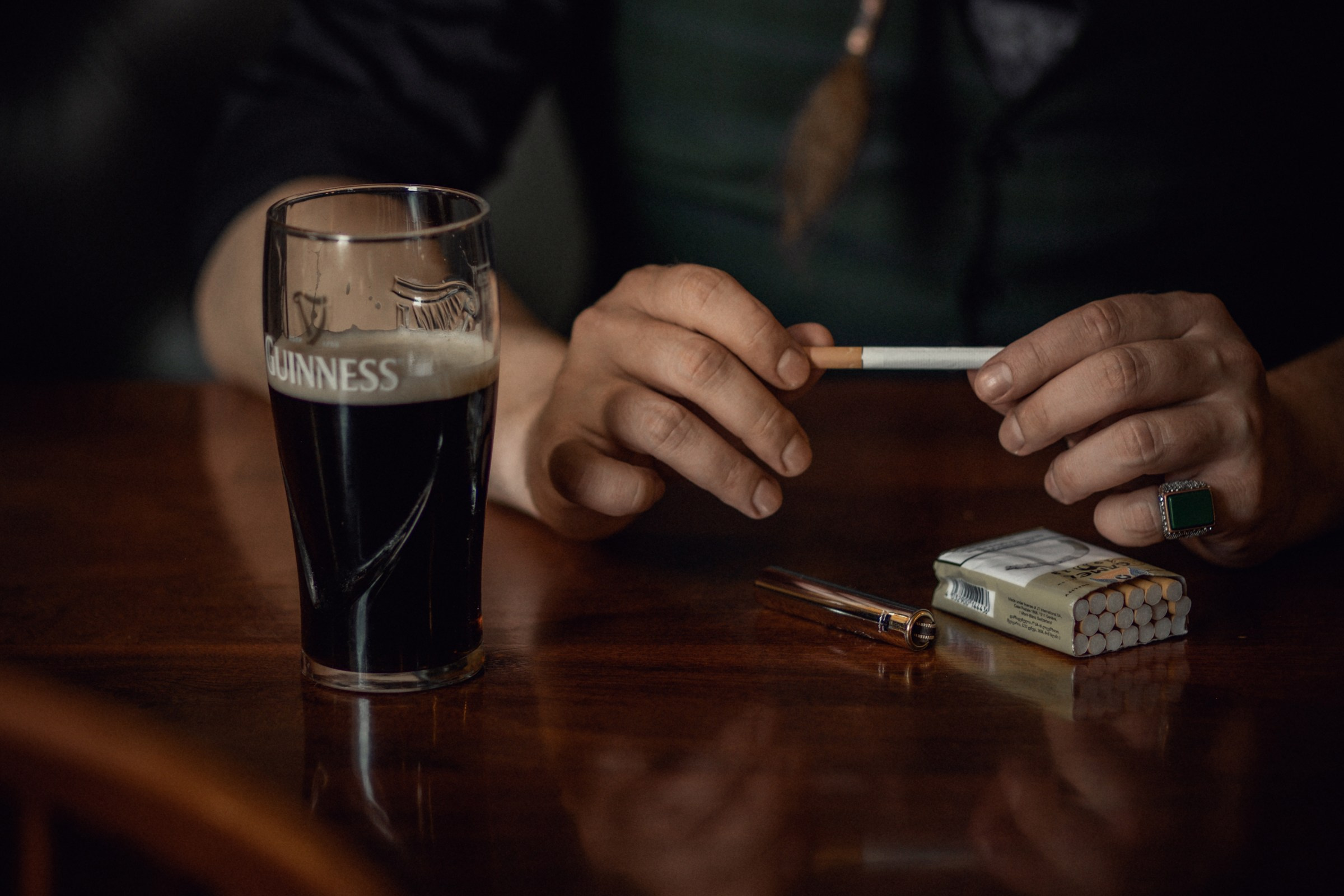 Иван. Фотосессия в баре. Фотограф Батуми | Lera Rawlick