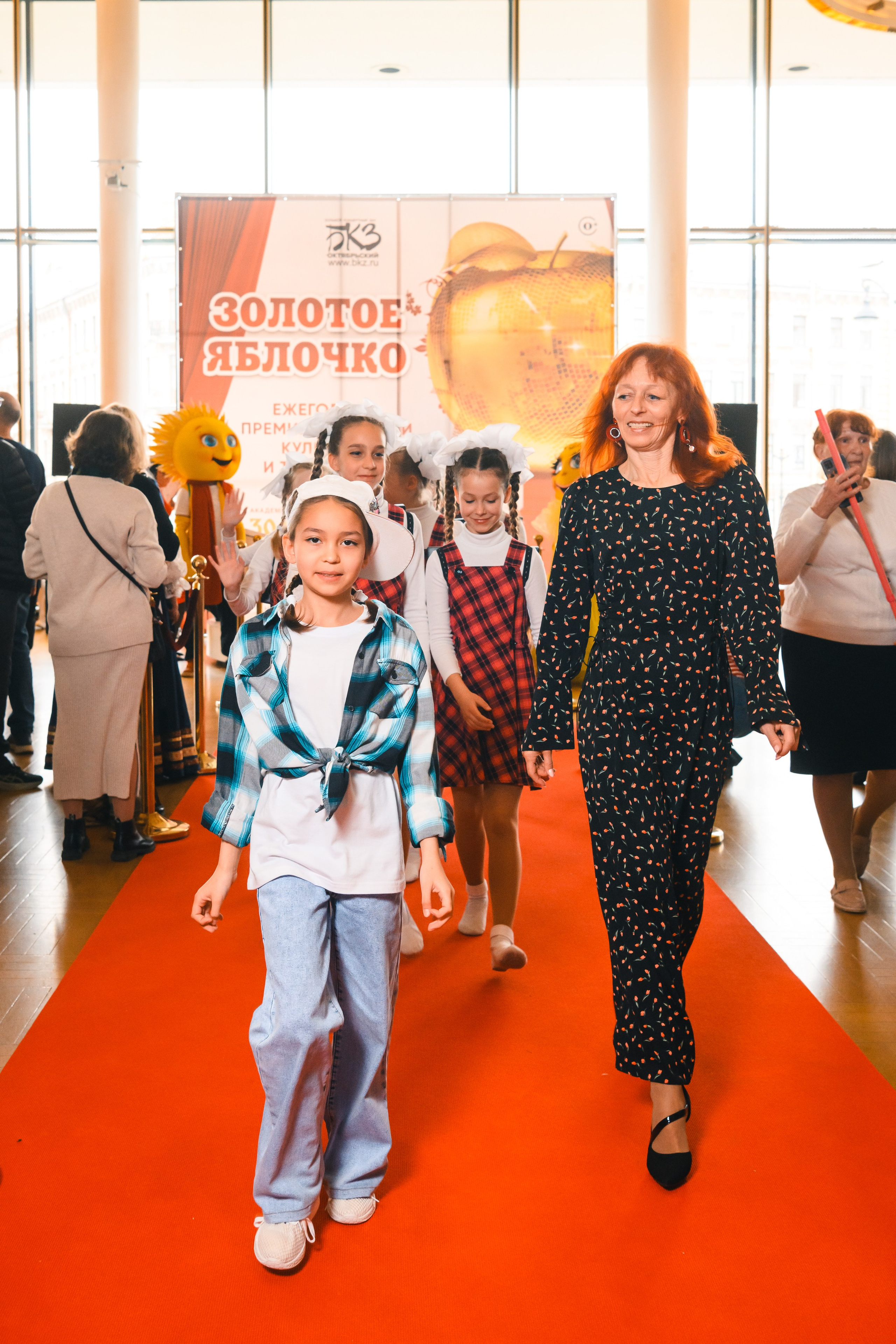 23 апреля, красная дорожка, БКЗ Октябрьский, г. Санкт-Петербург. Золотое яблочко