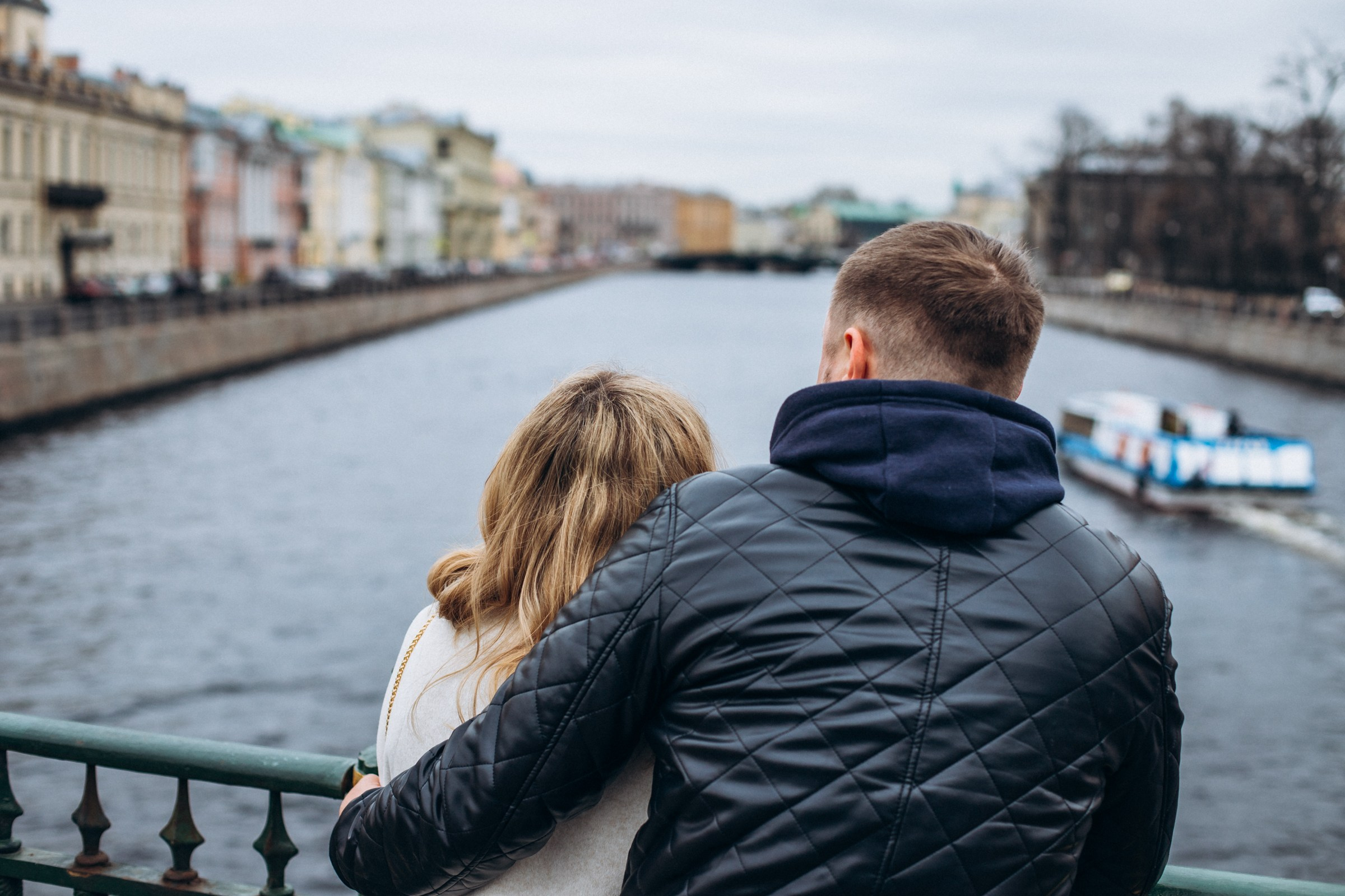 Максим и Юлия в апреле. Фотопрогулка в Петербурге. Индивидуальный и семейный фотограф в Санкт-Петербурге
