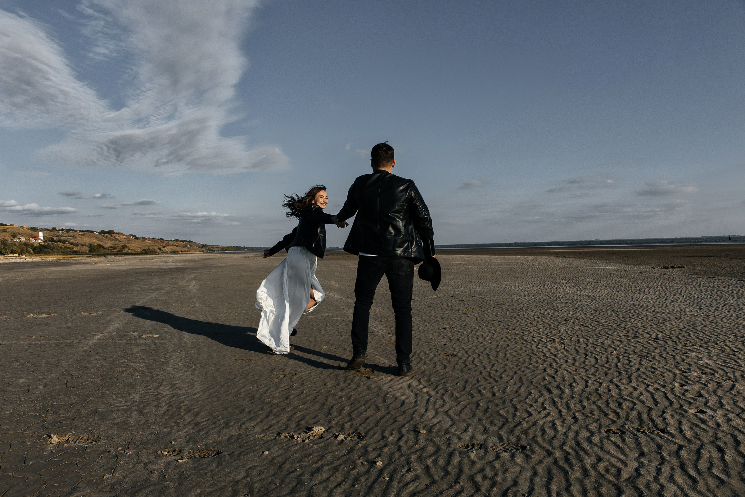 Доверие, искренность, ветер, небо, солнце, фактура… ЛЮБОВЬ!. Свадебный фотограф в Ростове-на-Дону