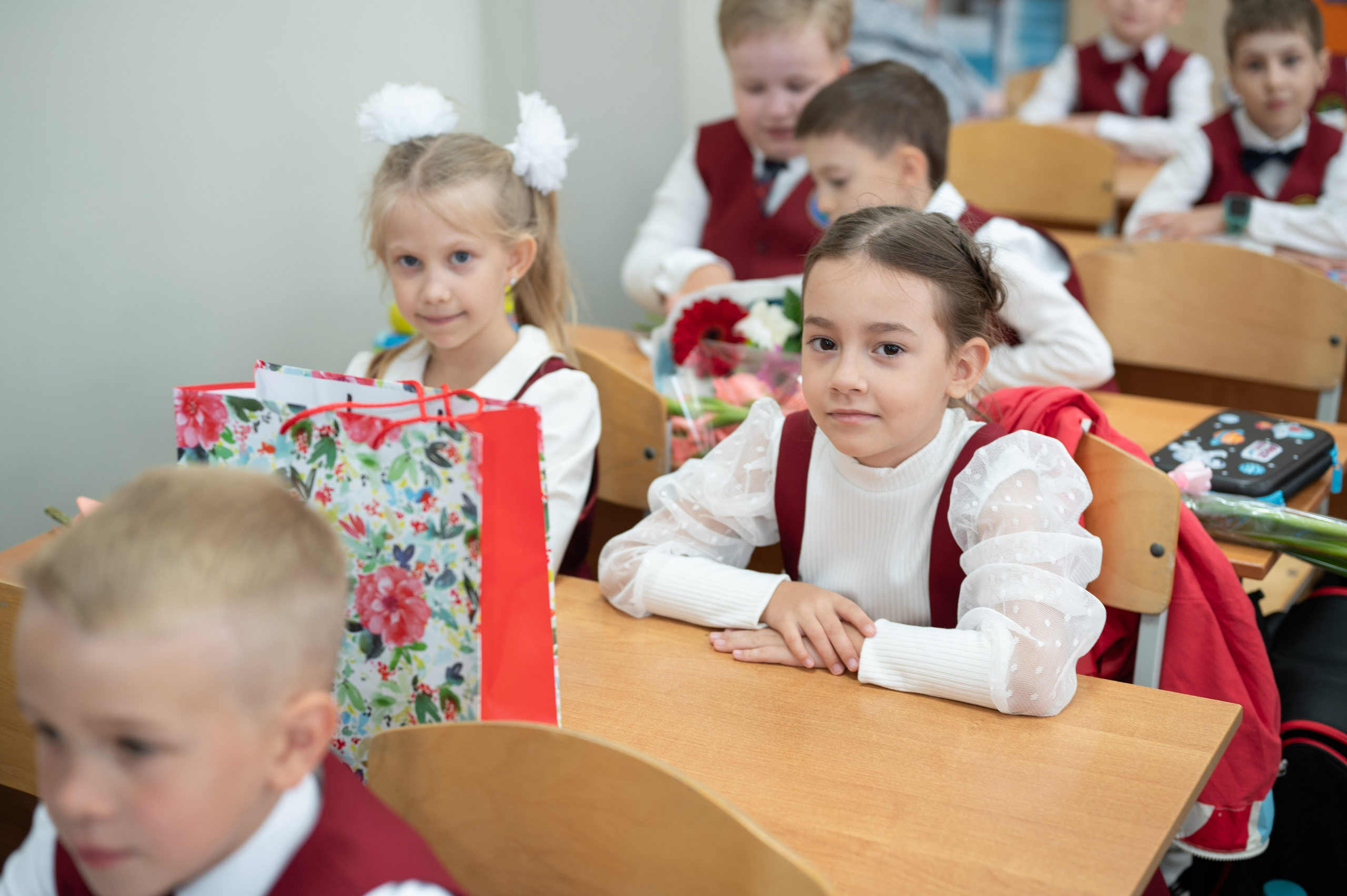 1 сентября 16 гимназия 2 класс (линейка + в классе+ на улице). Фотограф новорожденных, семейный детский в Тюмени Татьяна Морозова