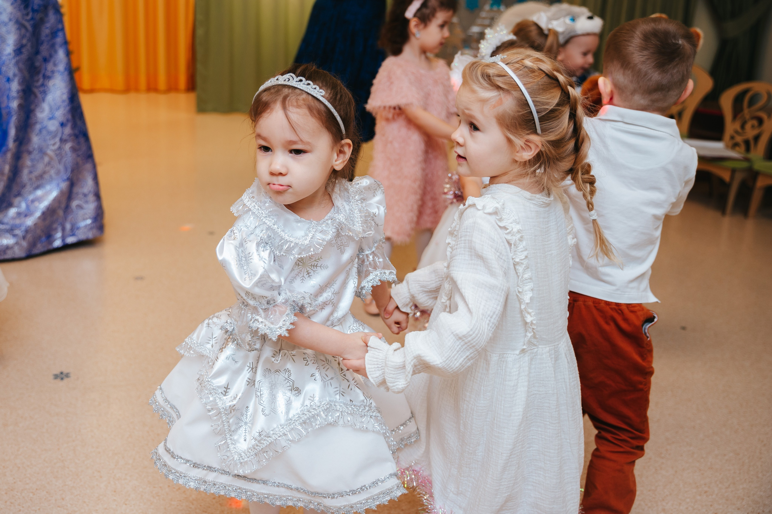 Новогодний утренник в младшей группе. Семейный lifestyle фотограф в Санкт-Петербурге Людмила Пахомова