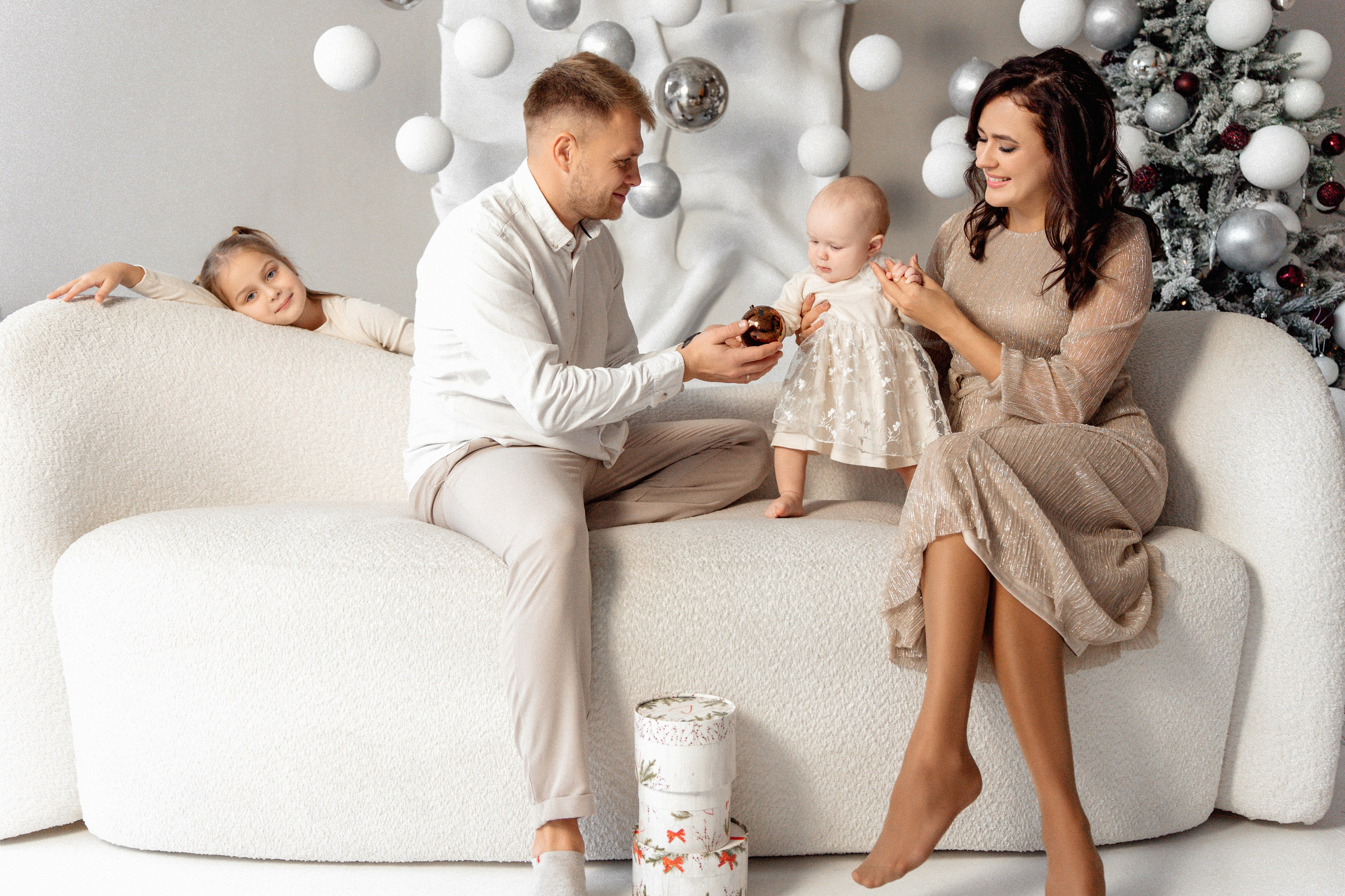 Новогоднее волшебство большой дружной семьи. Ваш семейный фотограф в Минске — Вика Трегубова