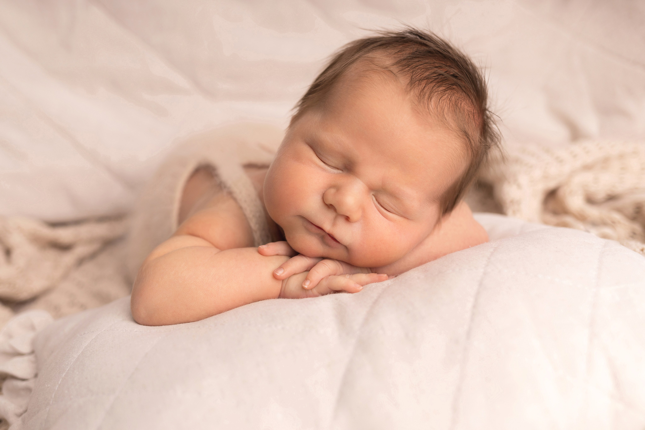 Newborn съемка в стиле Лайф. Фотограф новорожденных малышей в Омске и Омской области Эльвира Камаева