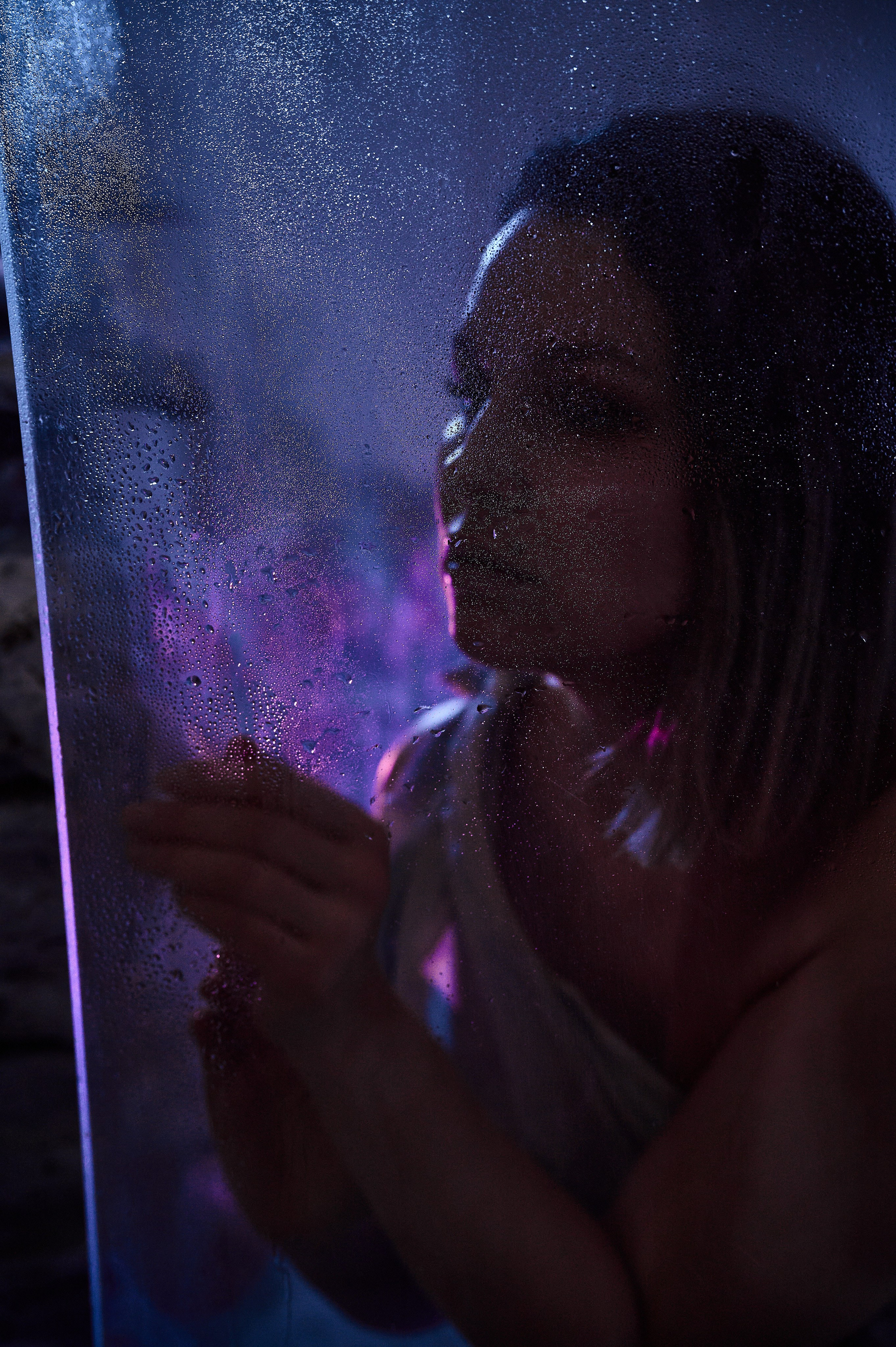 Фотосессия Ксении в декорациях «Лед» со стеклянным кубом