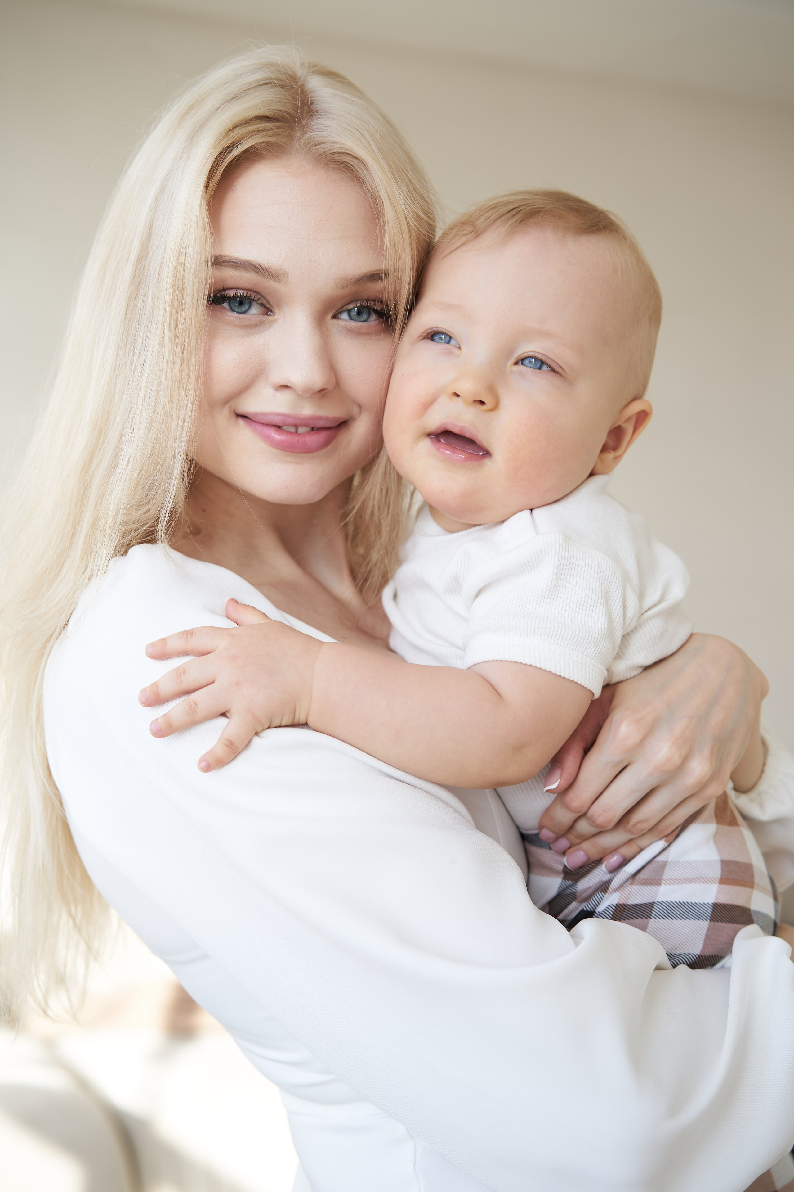 Семейная фотосессия в студии. Фотограф Екатеринбург Кокшарова Александра