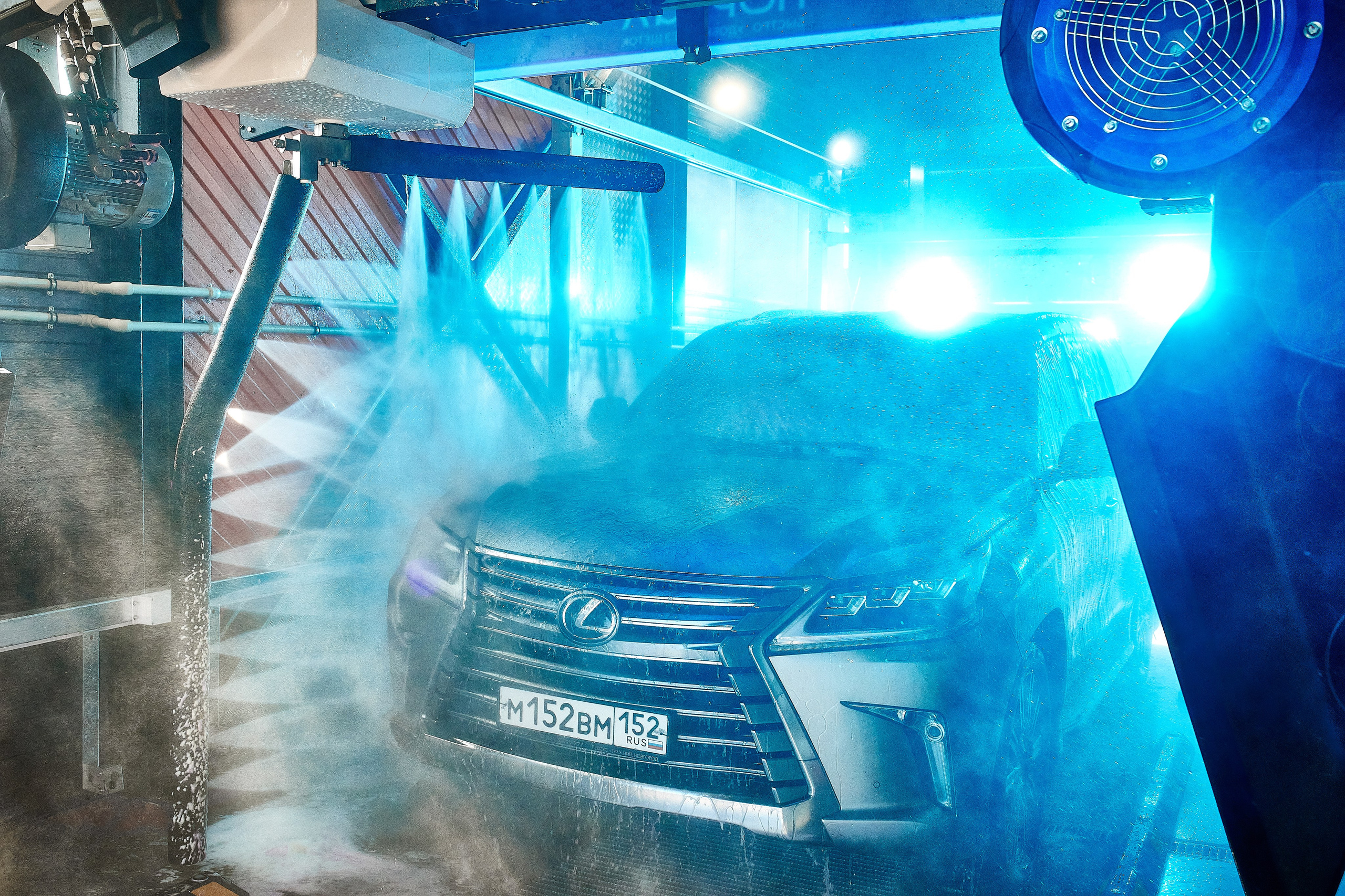 Рекламная съёмка для сети роботизированных автомоек Портал. Антон Артюшин, портретный фотограф. Москва