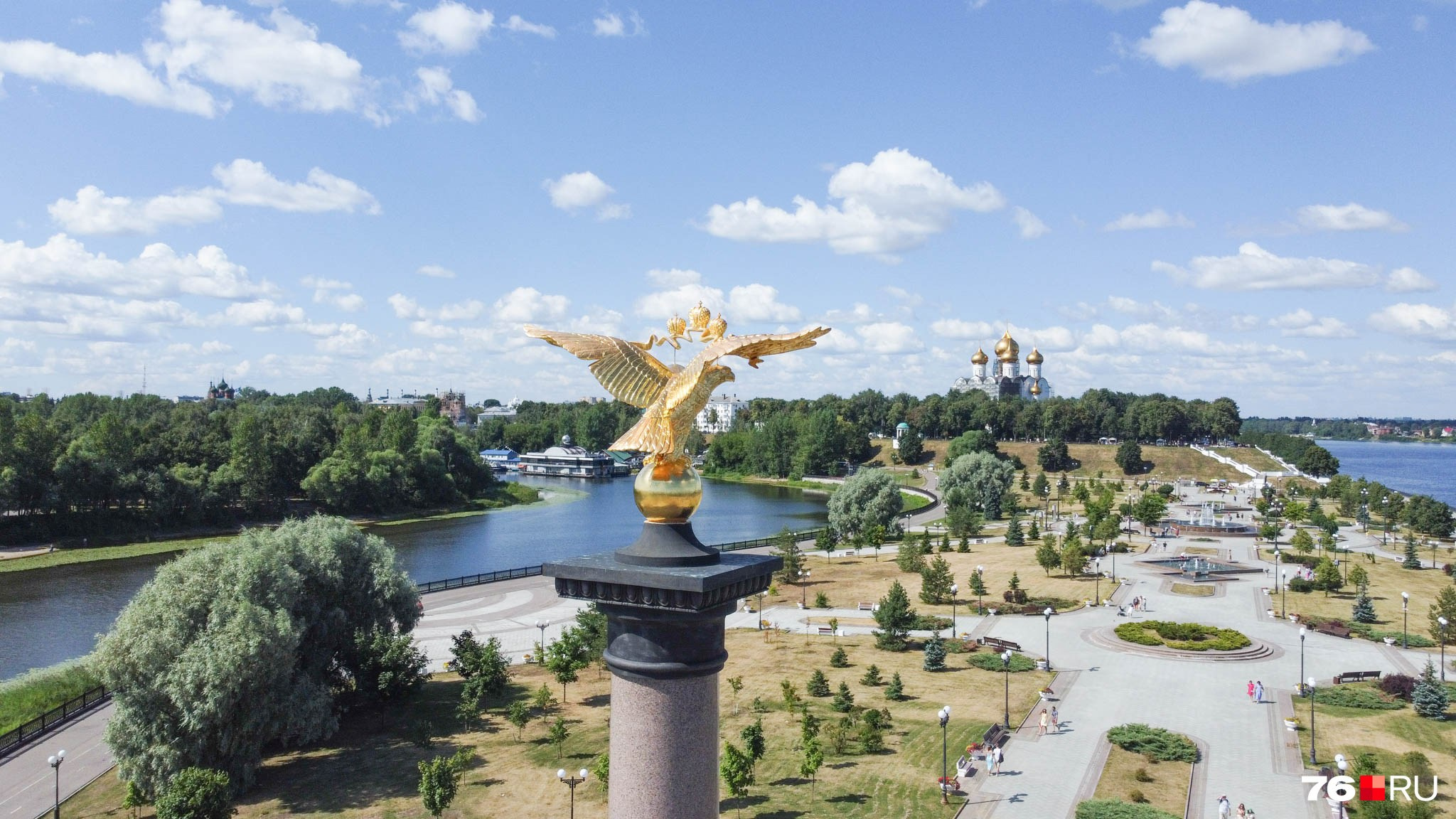 Иммерсивная экскурсия. На каждом снимке всегда два человека: фотограф и зритель