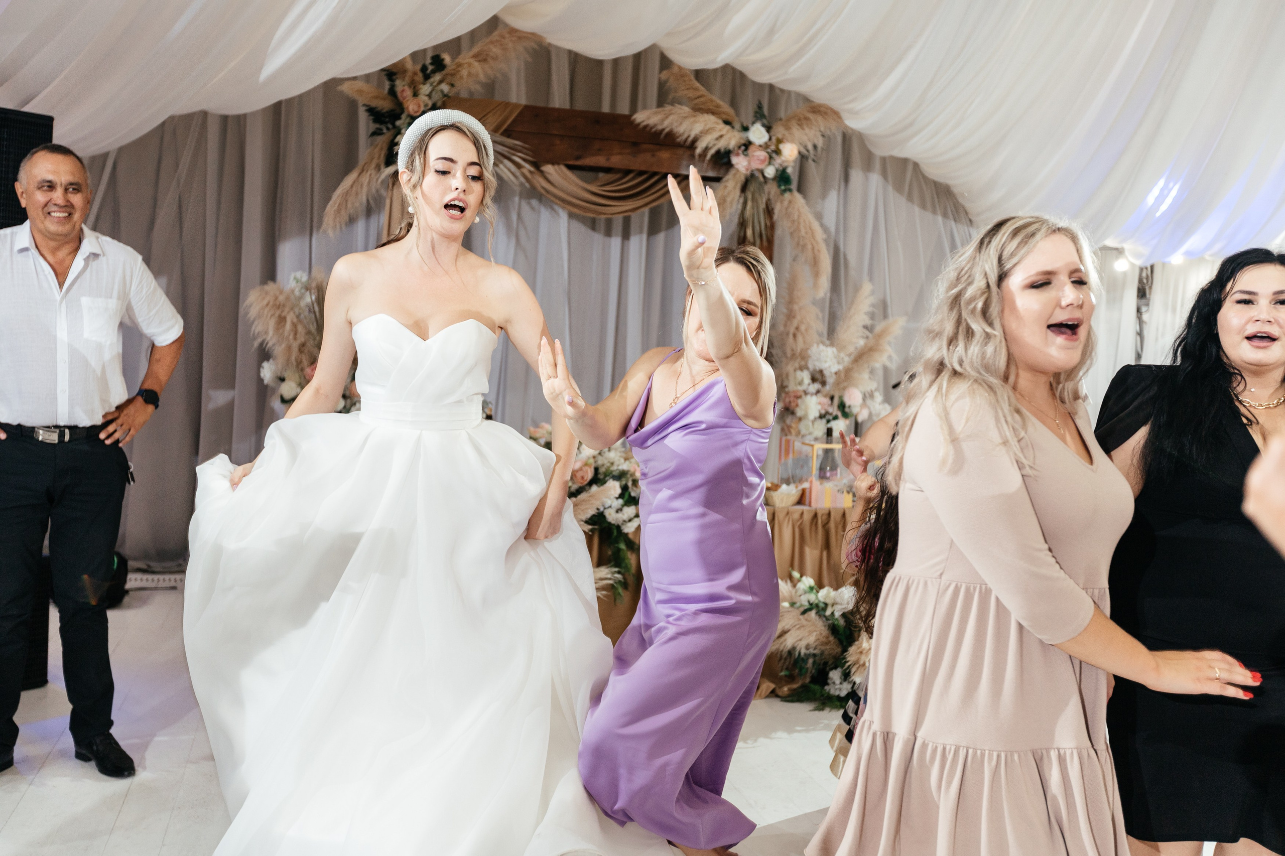 Свадебный фотограф Уфа — Руслан ГабдлисламовЖивые эмоции, красивые кадры, воспоминания на всю жизнь.Работаю по всей Республике Башкортоста. Свадебный фотограф Уфа Руслан Габдлисламов