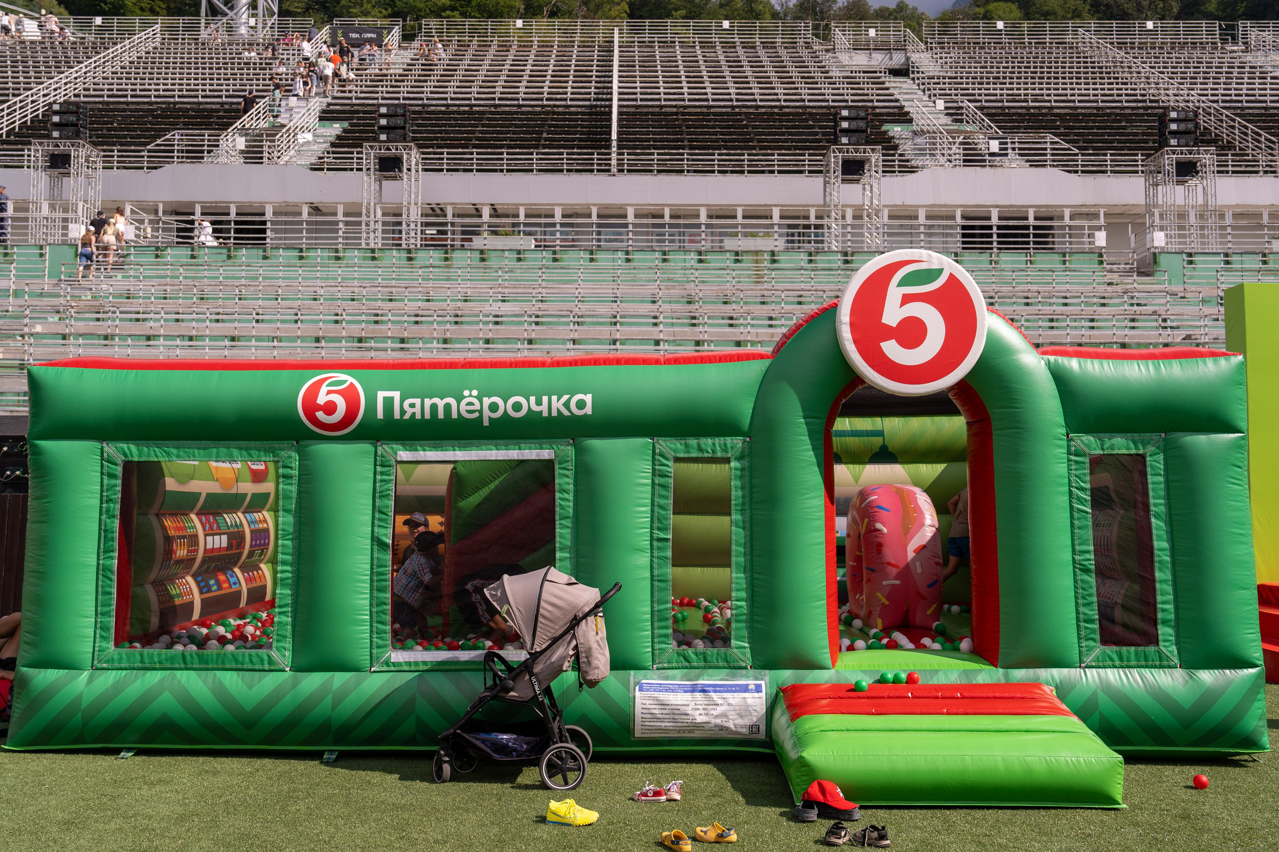 Фотоотчет партнеской интеграции для сети «Пятерочка» на фестивале «Grounded». Репортажный фотограф в Красной Поляне и Сочи Павлюченко Екатерина