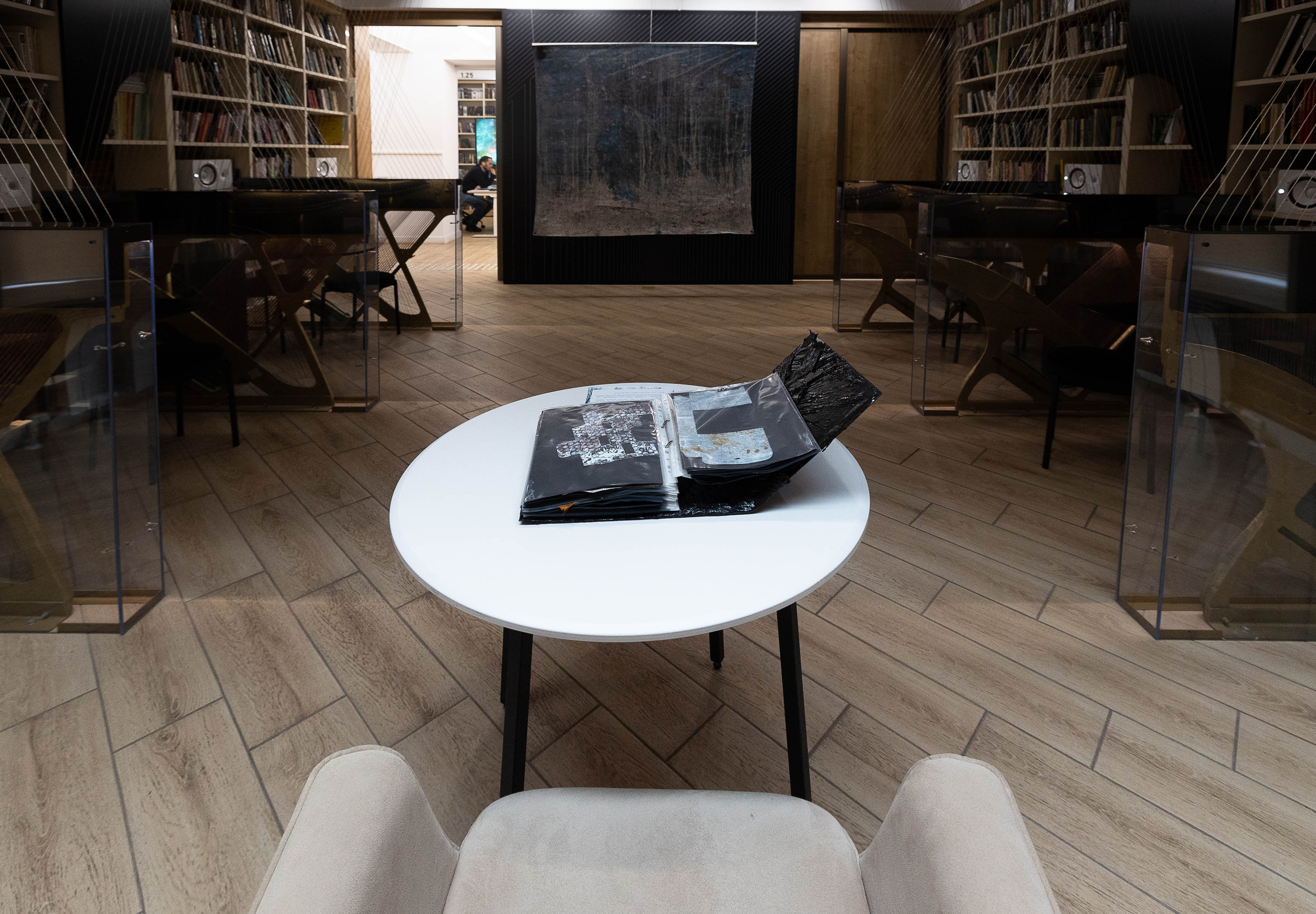 Групповая выставка «Поэзия маленьких вещей», 8.02-23.03.2025, БКЦ Нота, Санкт-Петербург. Лера Круглова