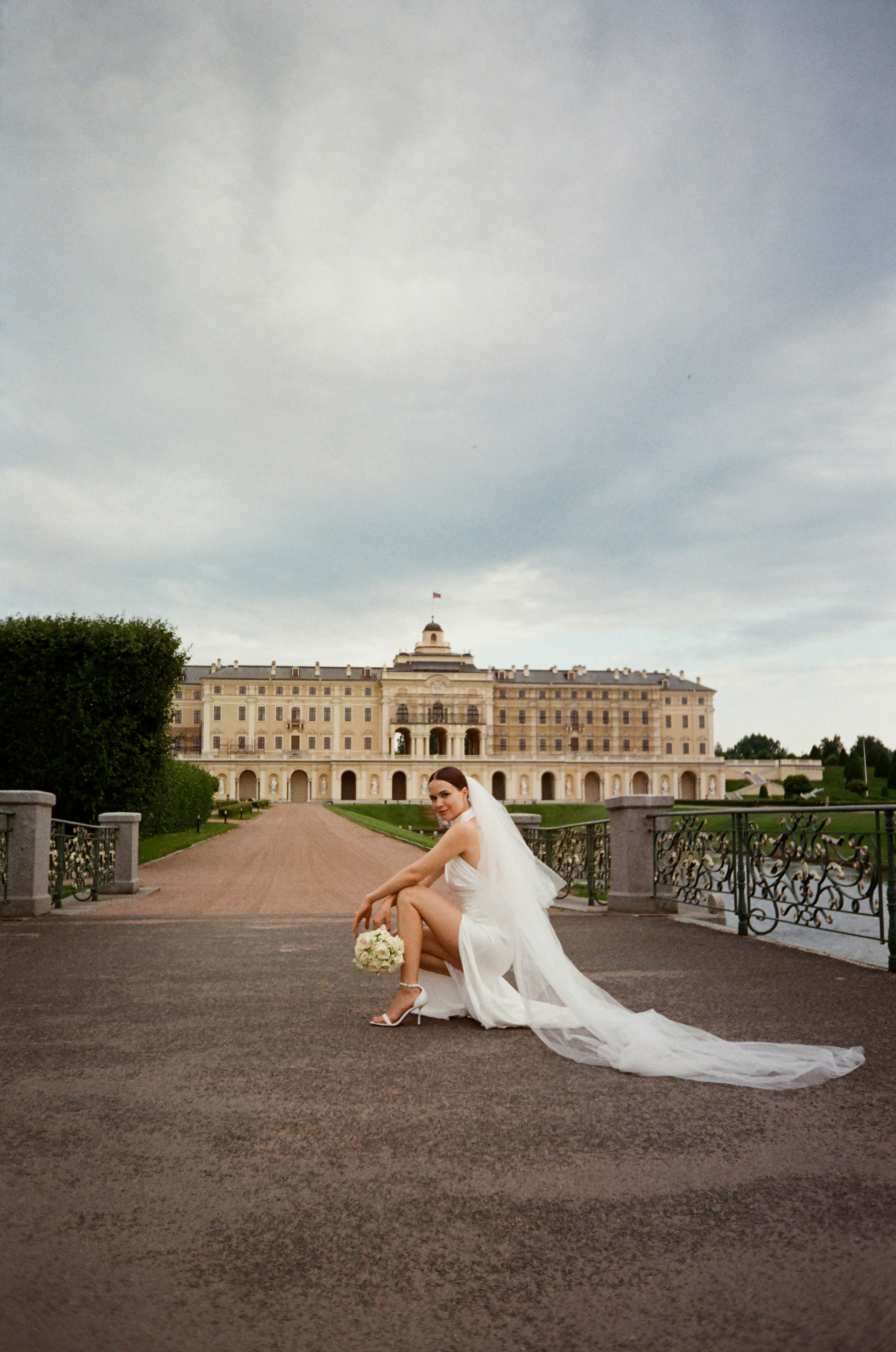 Свадебная фотосессия на пленку. Сестры Карабаза. Фотографы и ретушеры в Москве и Санкт-Петербурге