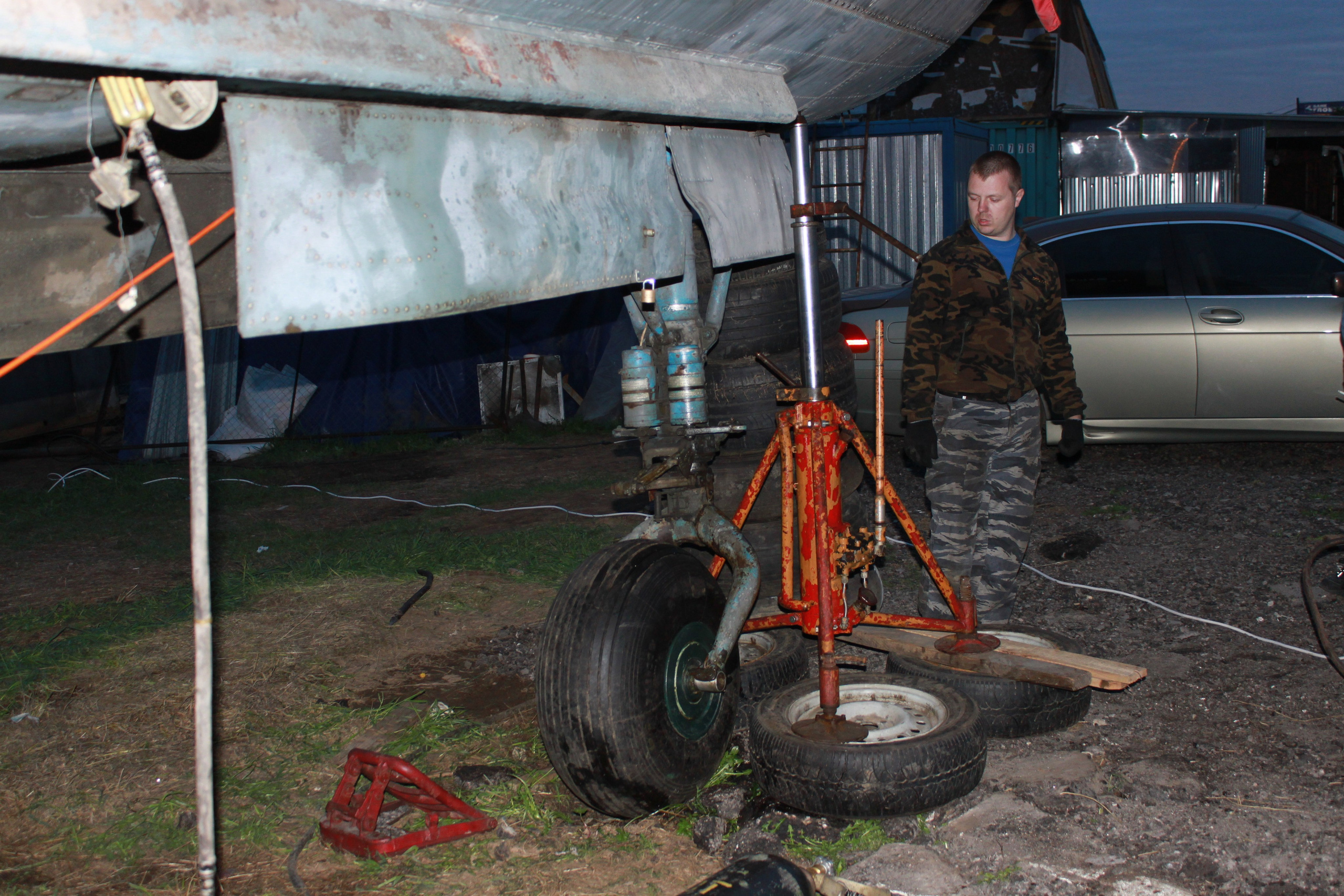 Ил-14Т «Голубая Мечта» работы в Тушино (2011 г.). Фотоальбом показывающий увлекательный мир авиации и мир медведей Андрея Иванова