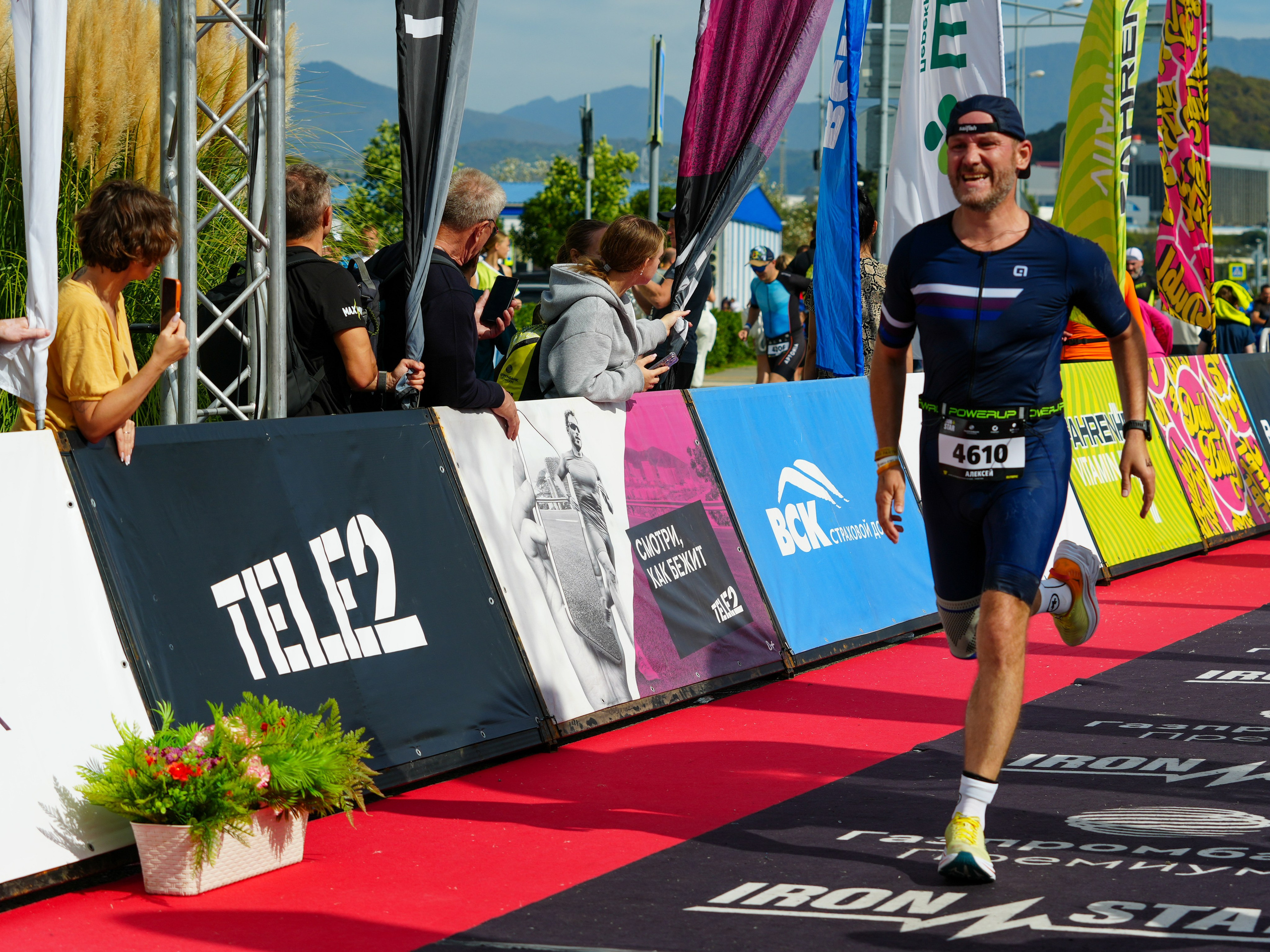 Фотоотчет партнерской интеграции для компании TELE2 на фестивале Ironstar. Репортажный фотограф в Красной Поляне и Сочи Павлюченко Екатерина